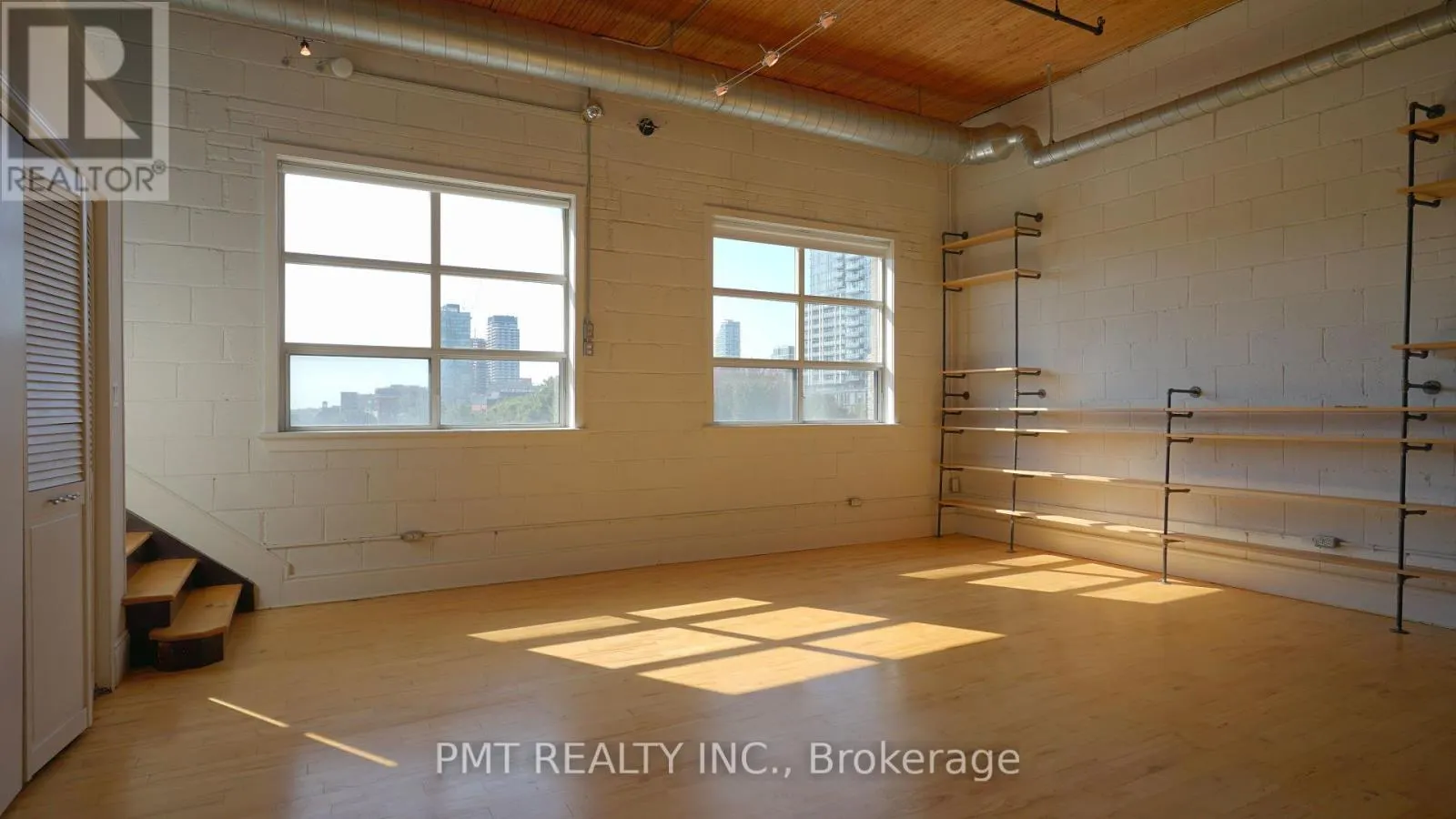 401 - 426 QUEEN STREET E