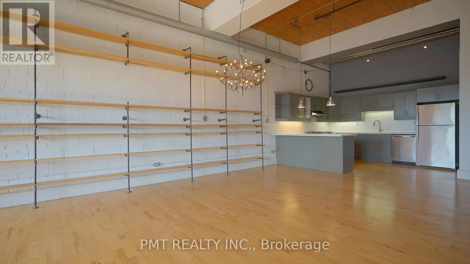 401 - 426 QUEEN STREET E