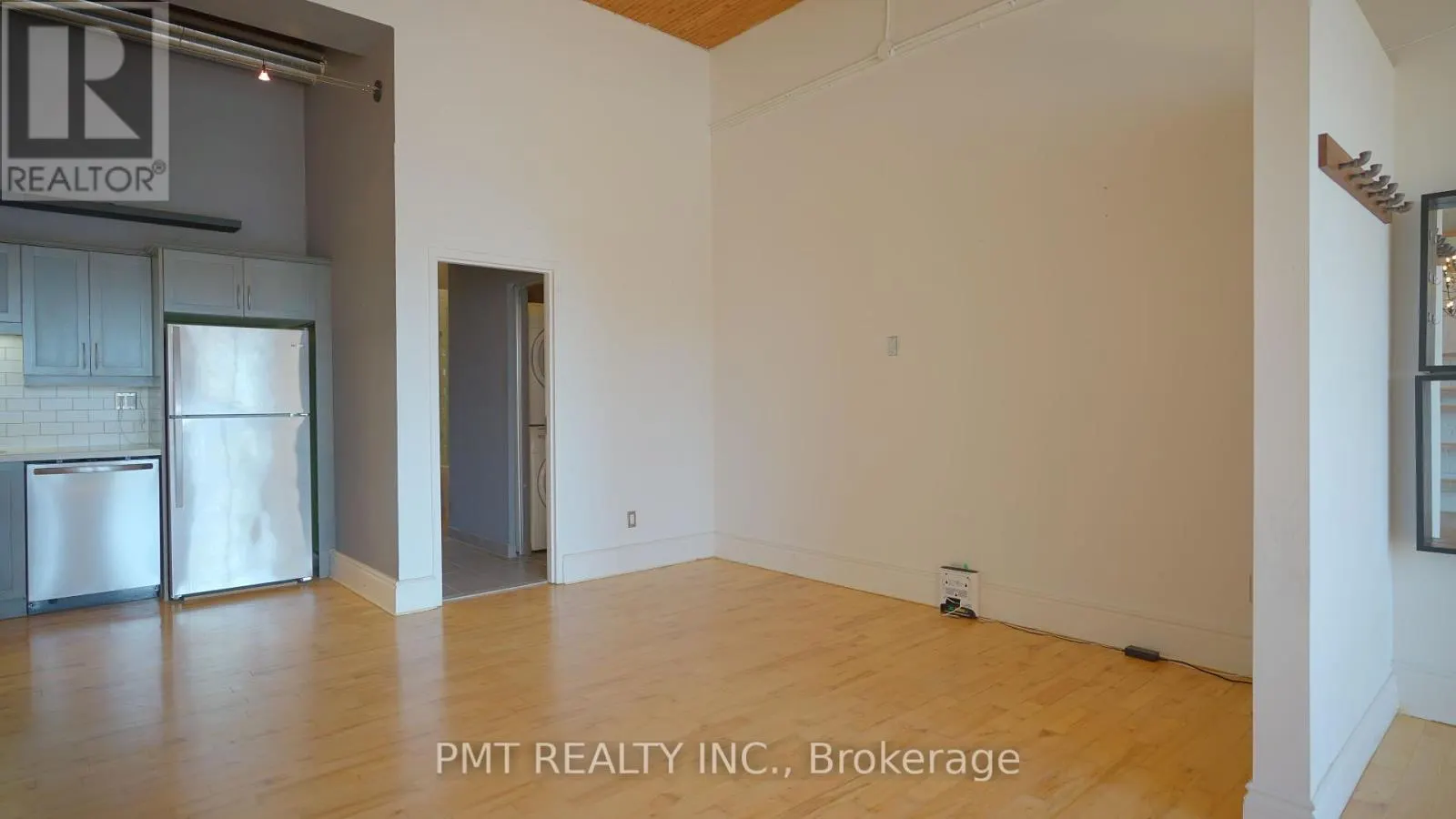 401 - 426 QUEEN STREET E