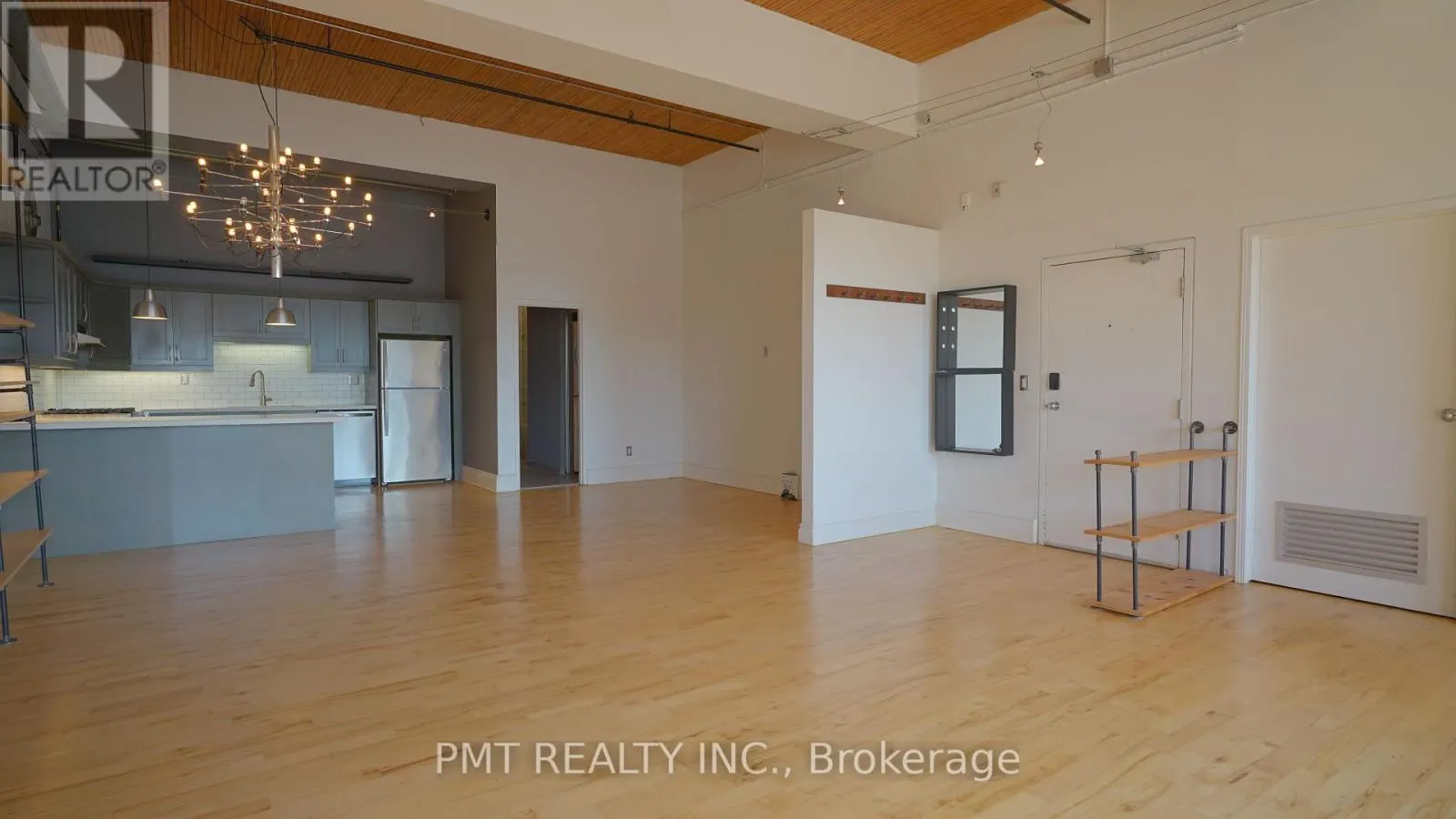 401 - 426 QUEEN STREET E