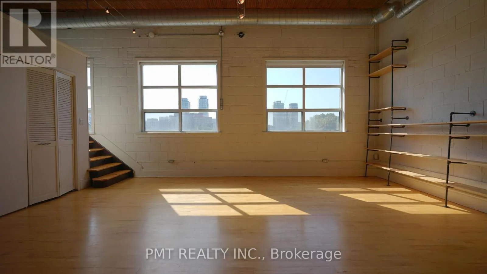 401 - 426 QUEEN STREET E