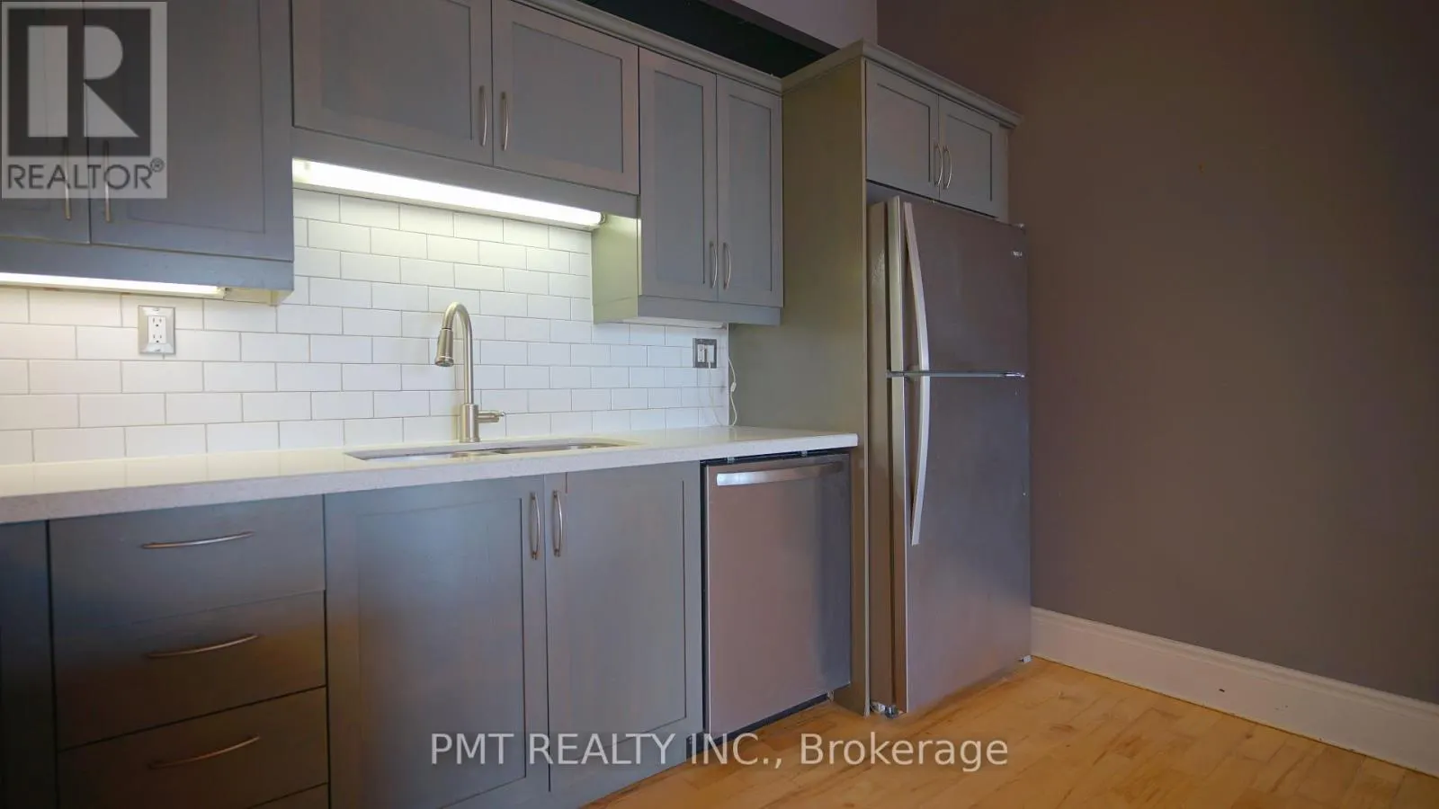 401 - 426 QUEEN STREET E