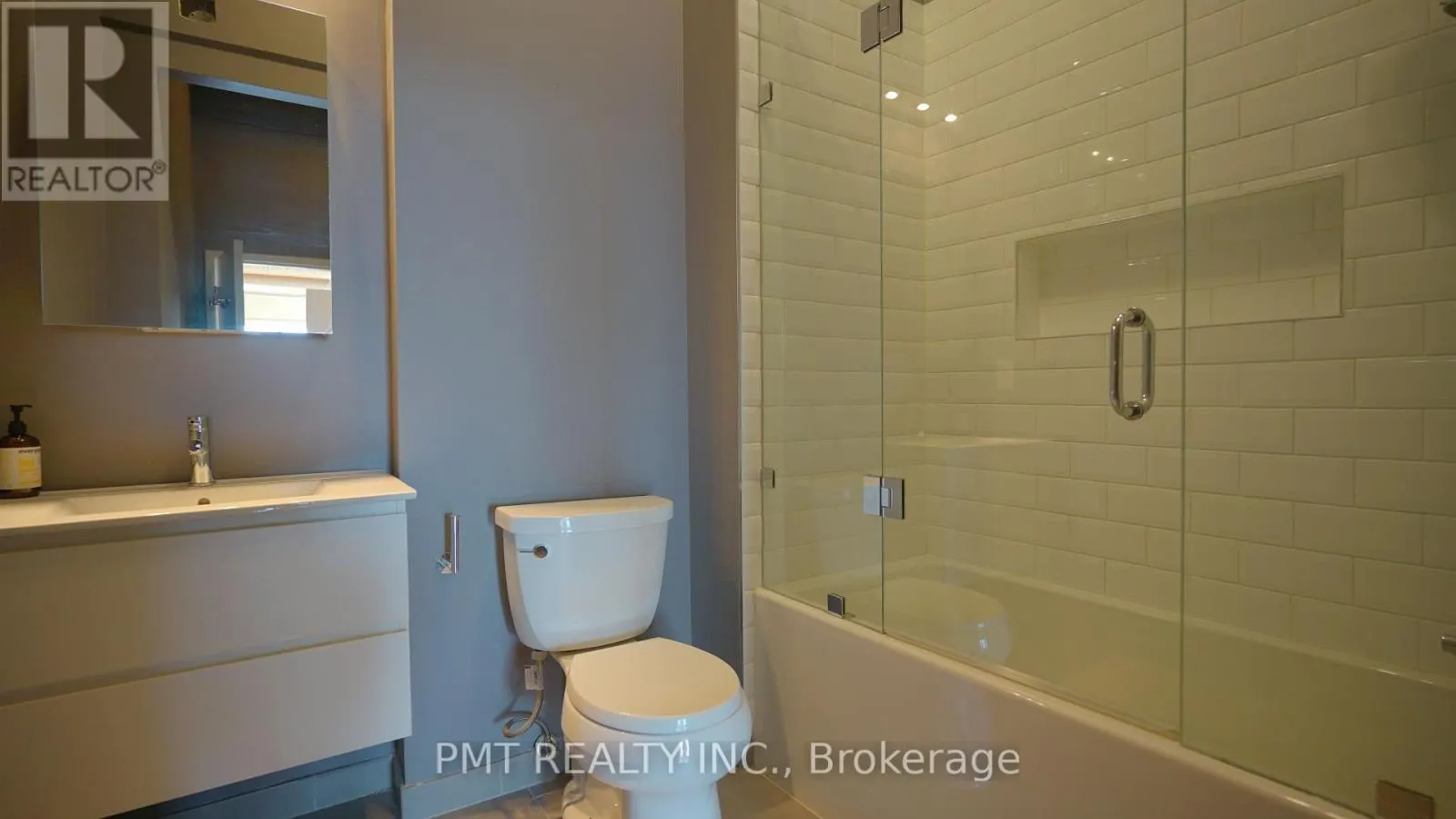401 - 426 QUEEN STREET E