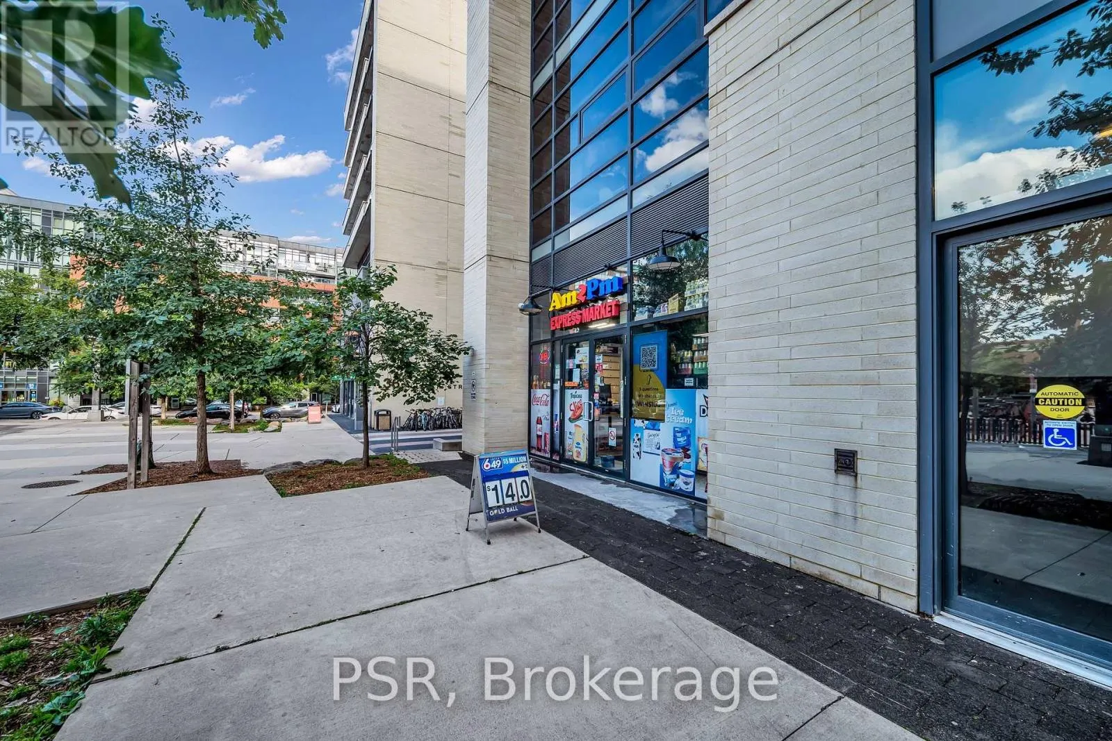 1210E - 36 LISGAR STREET