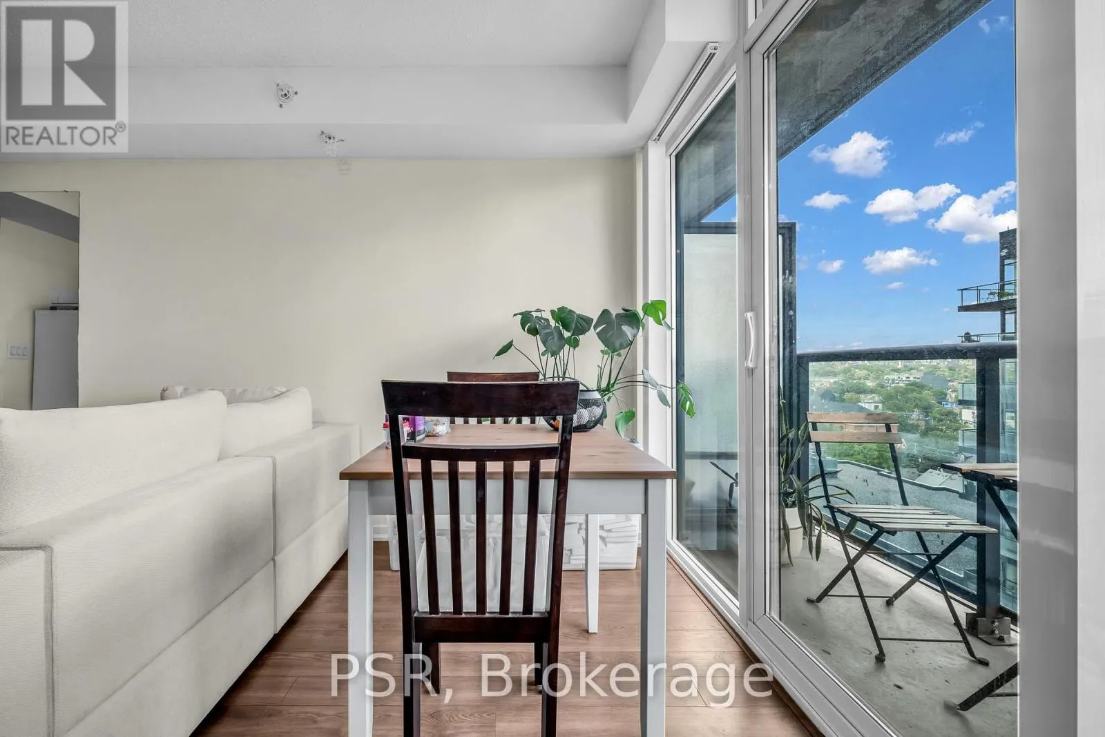 1210E - 36 LISGAR STREET