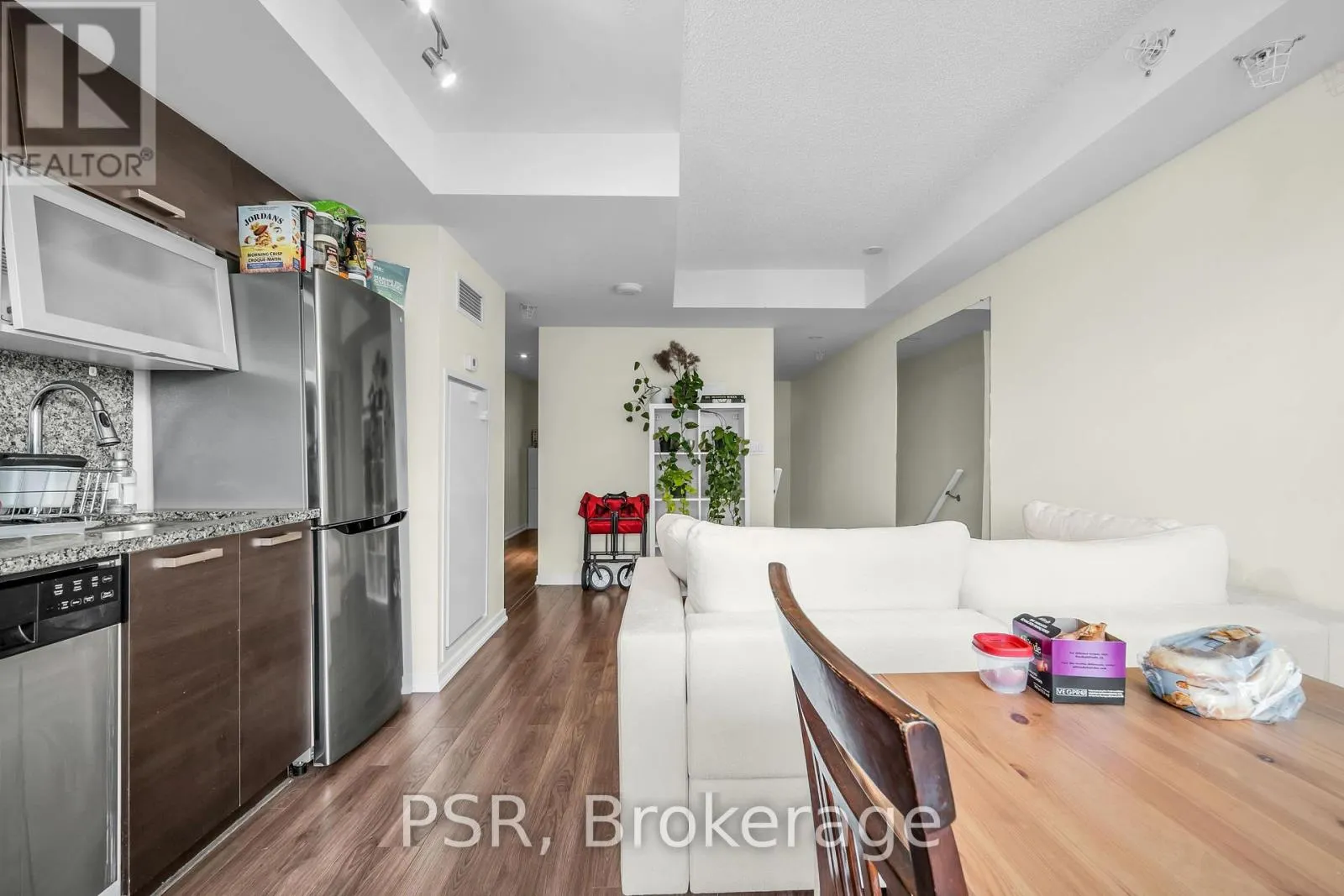 1210E - 36 LISGAR STREET