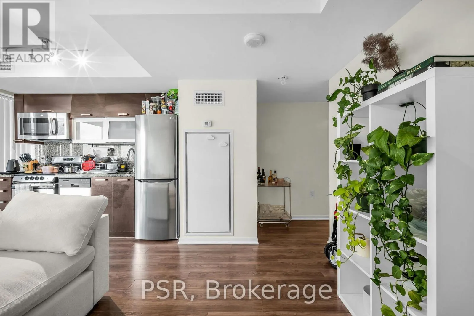 1210E - 36 LISGAR STREET