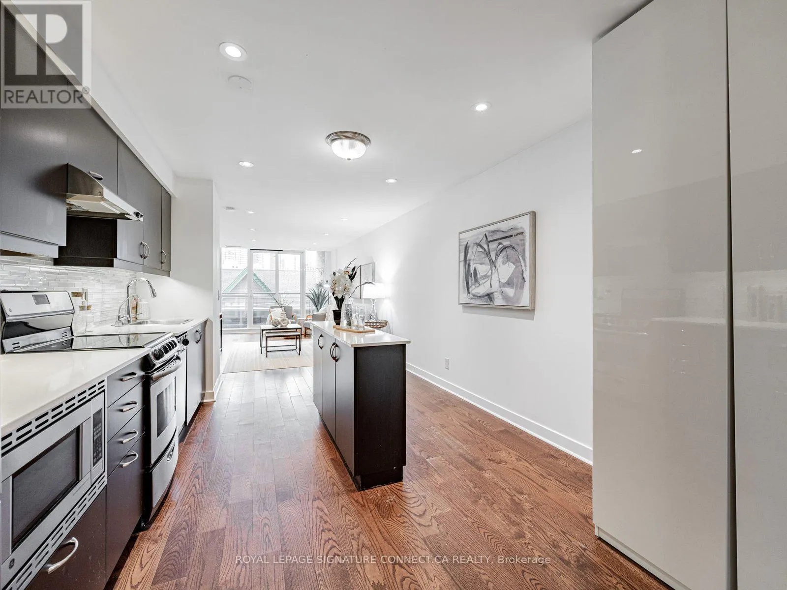 407 - 320 RICHMOND STREET W