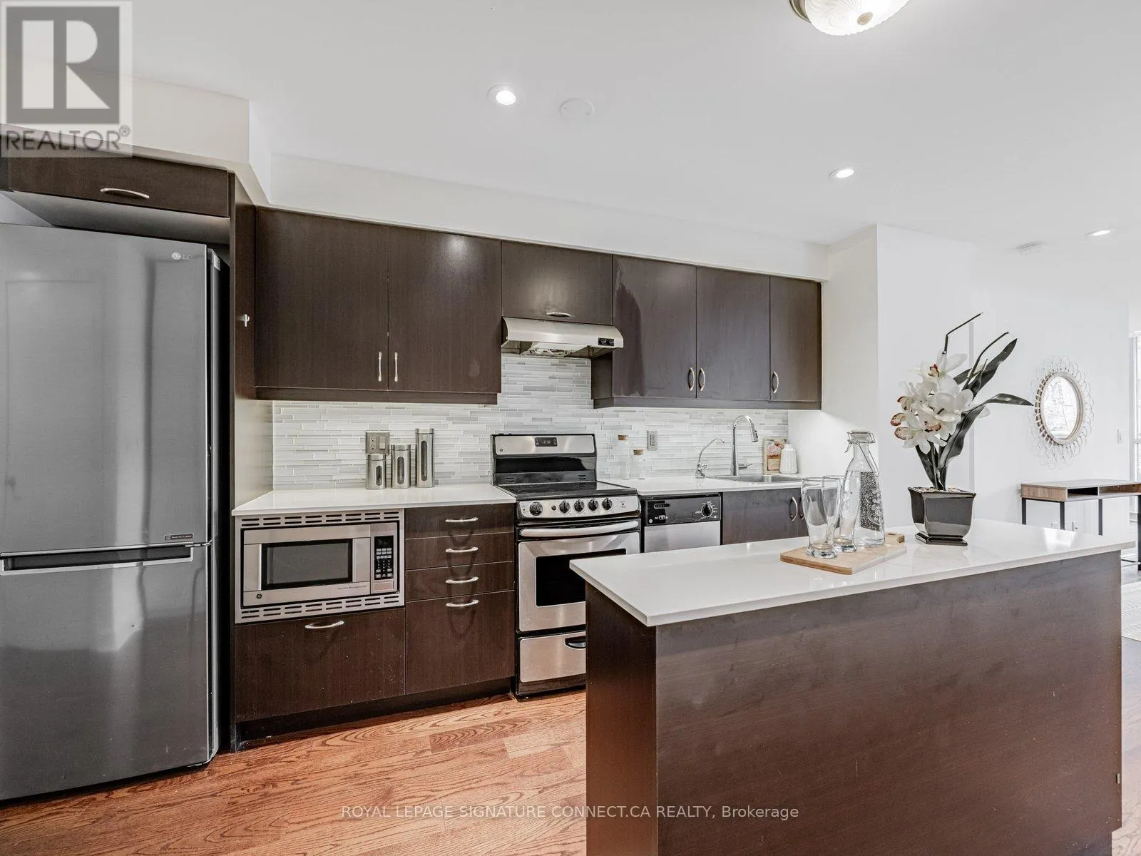 407 - 320 RICHMOND STREET W