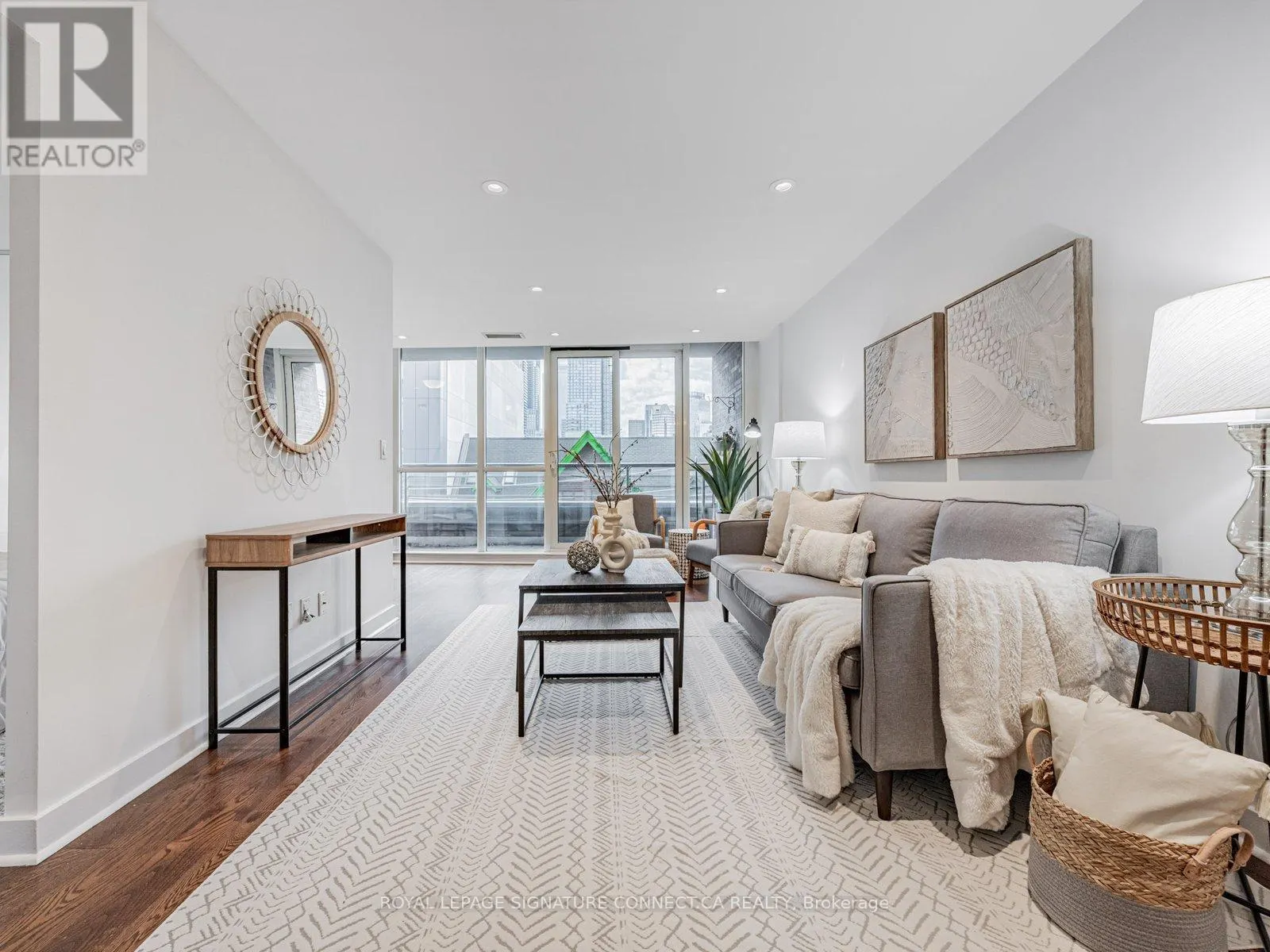 407 - 320 RICHMOND STREET W
