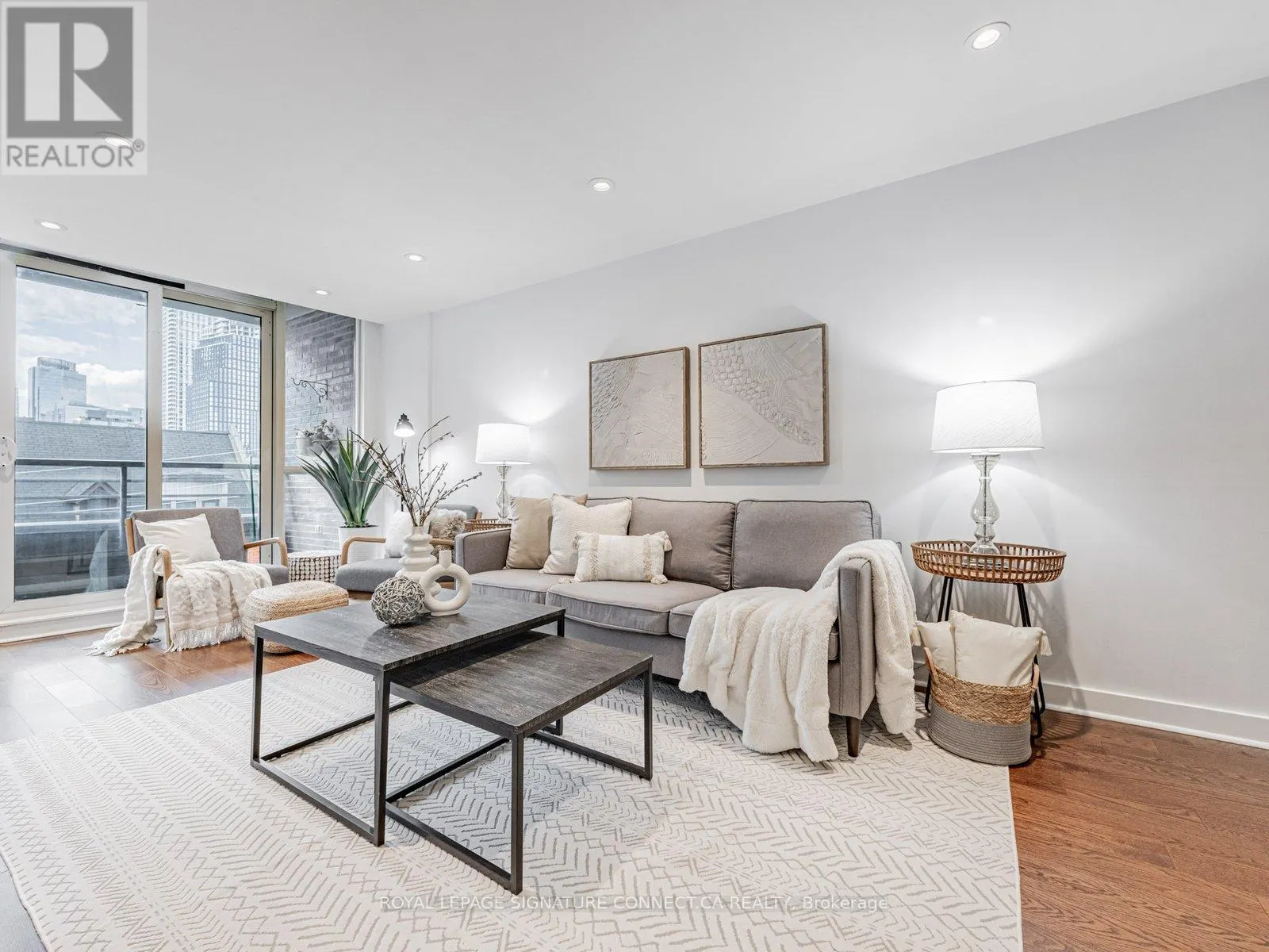 407 - 320 RICHMOND STREET W