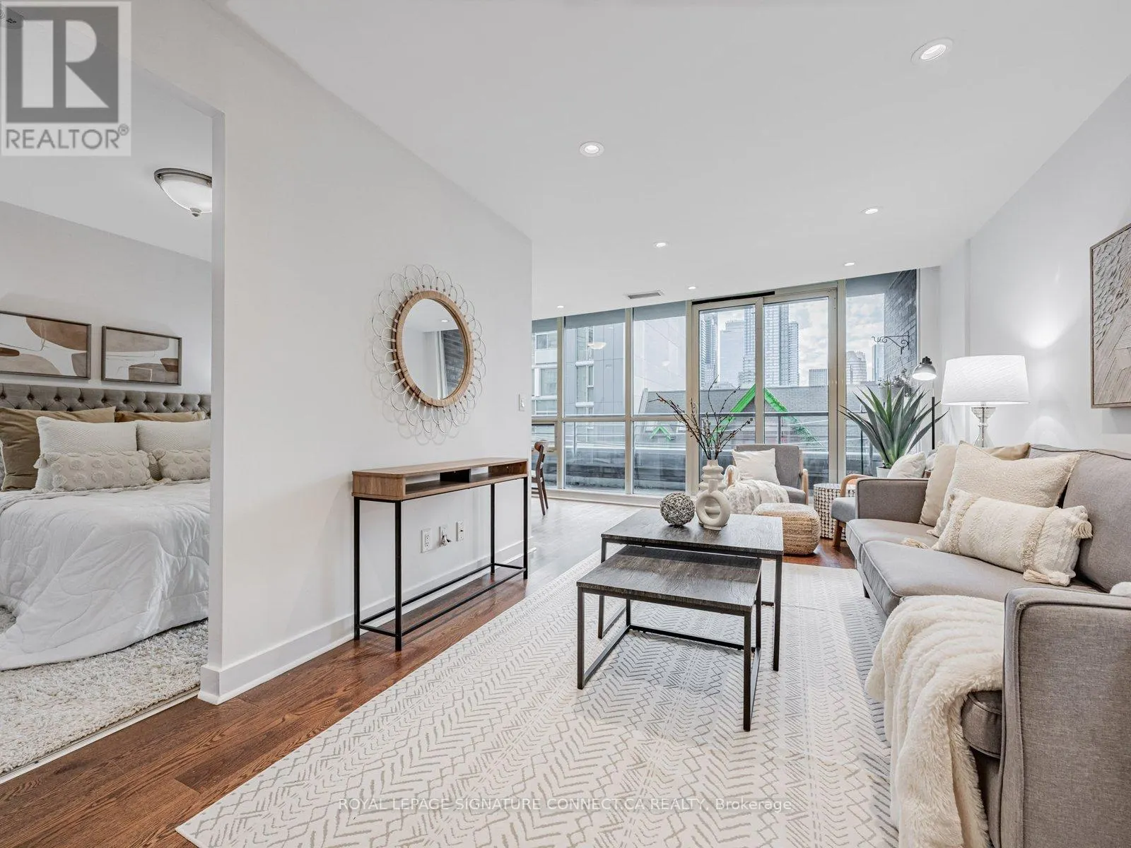 407 - 320 RICHMOND STREET W