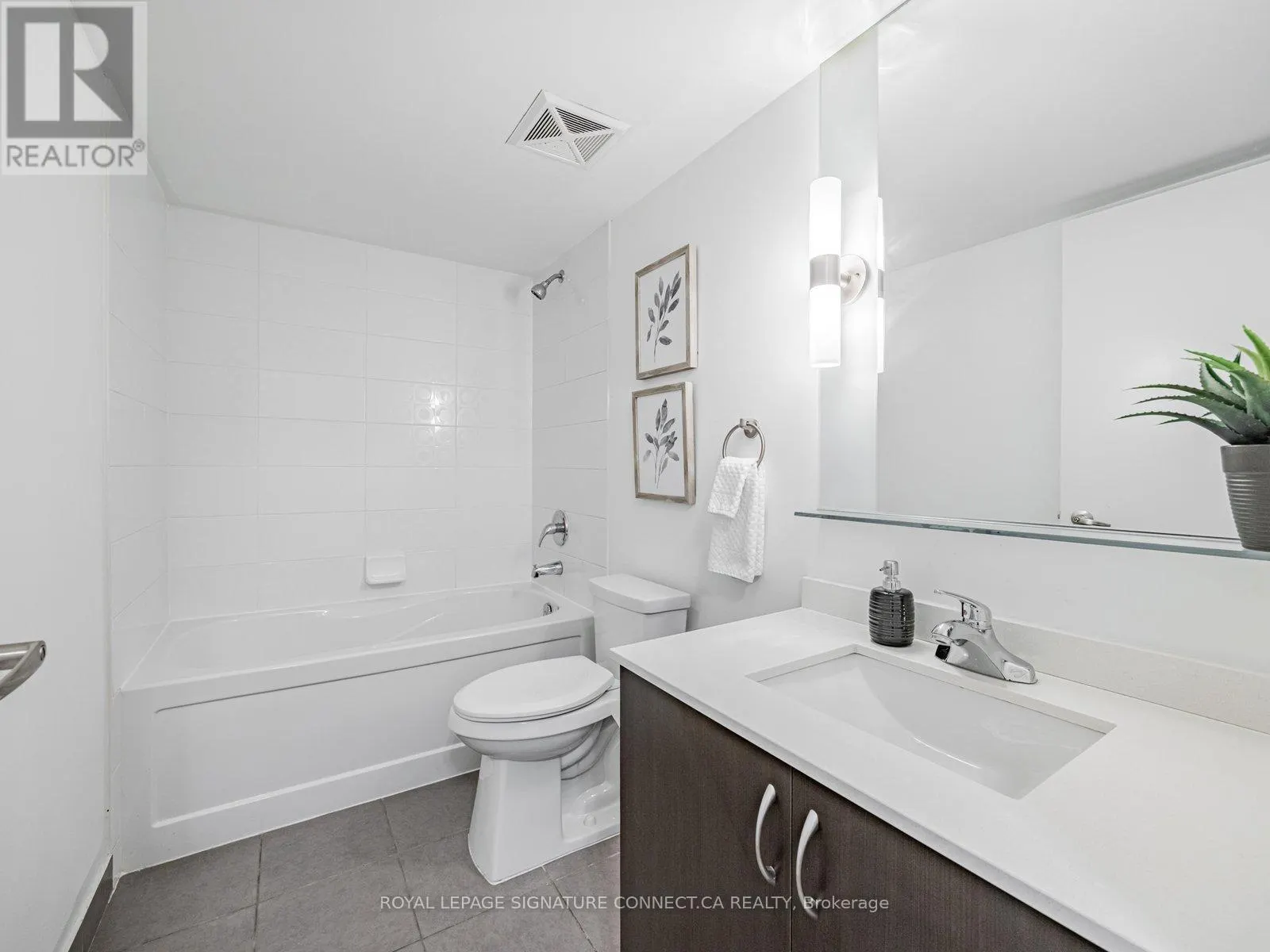 407 - 320 RICHMOND STREET W