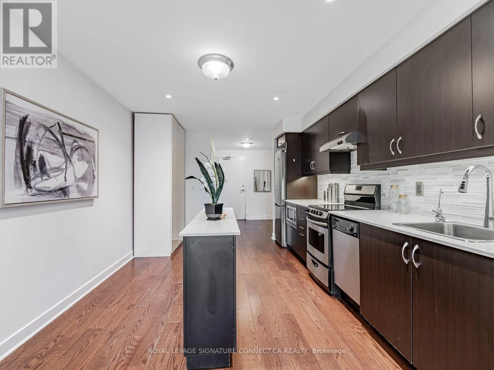 407 - 320 RICHMOND STREET W