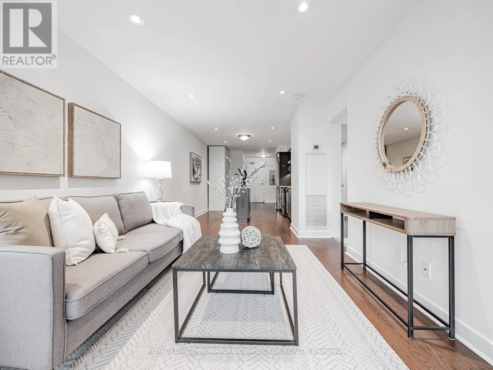 407 - 320 RICHMOND STREET W