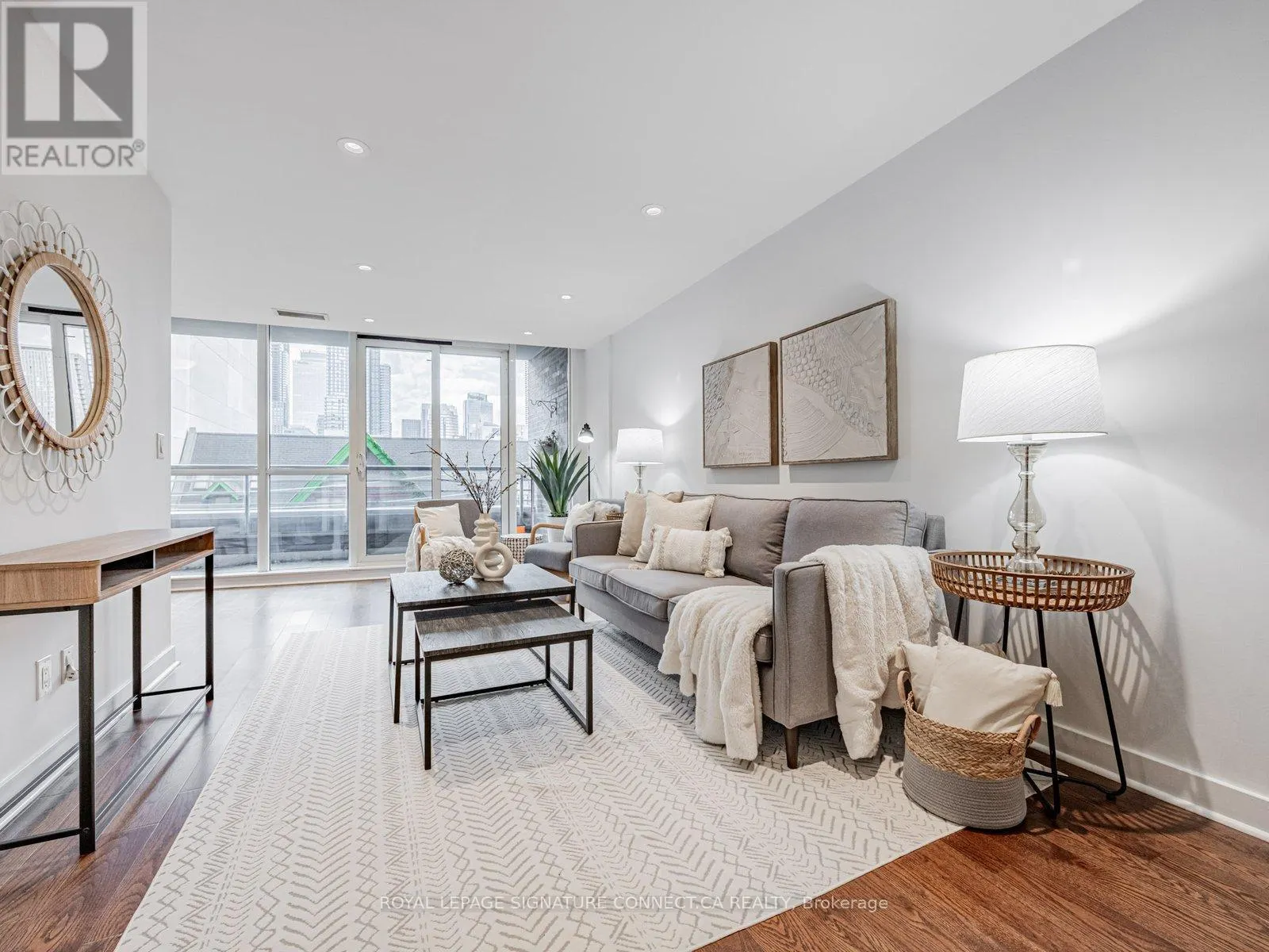 407 - 320 RICHMOND STREET W