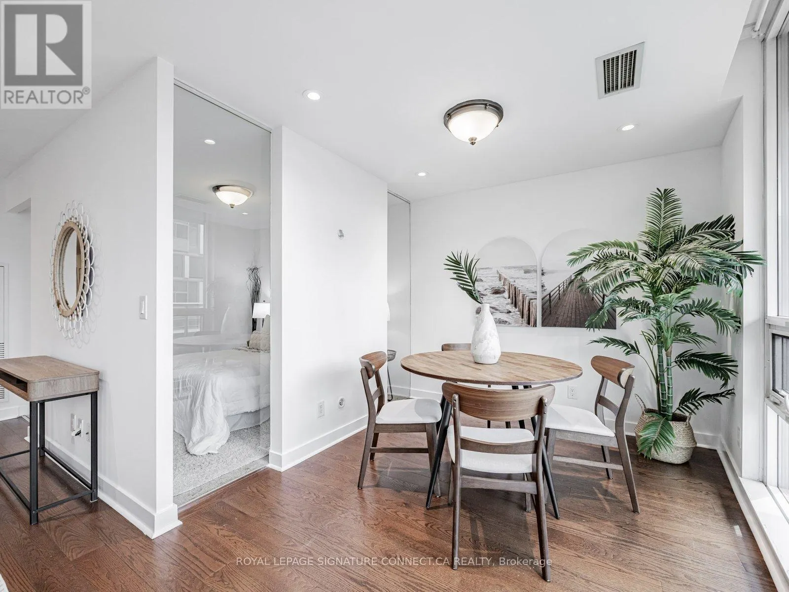 407 - 320 RICHMOND STREET W