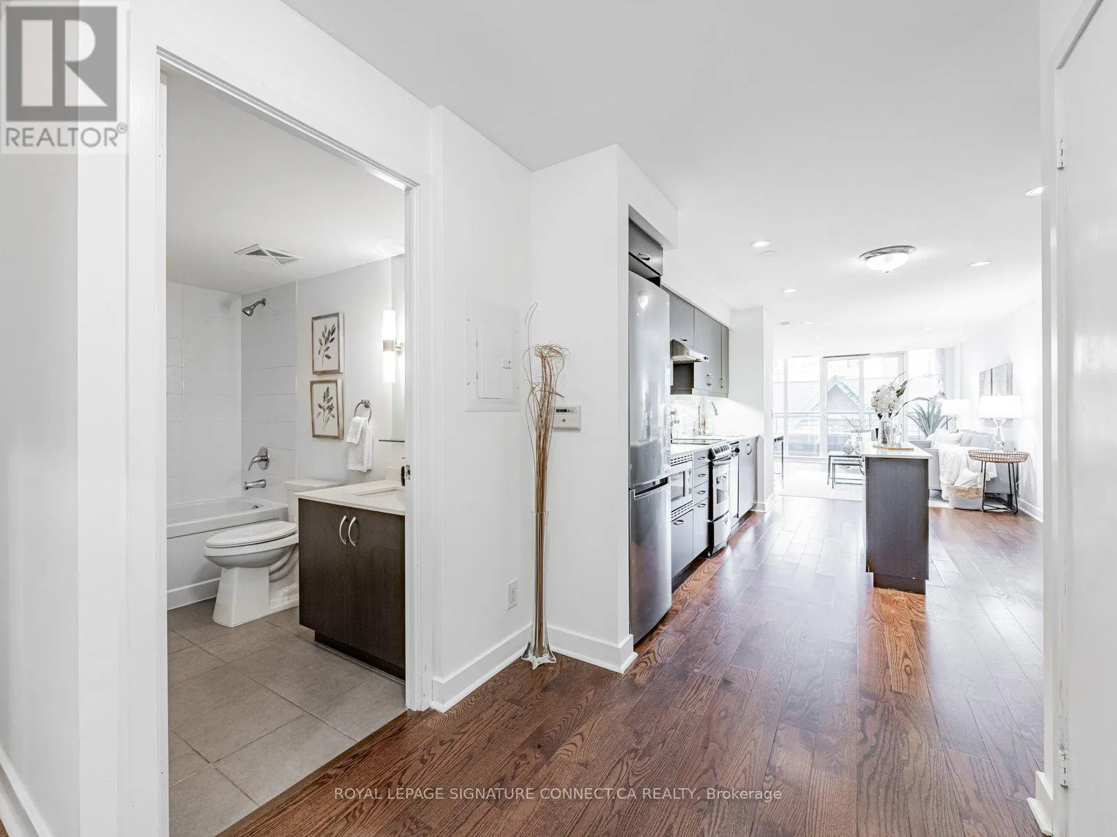 407 - 320 RICHMOND STREET W