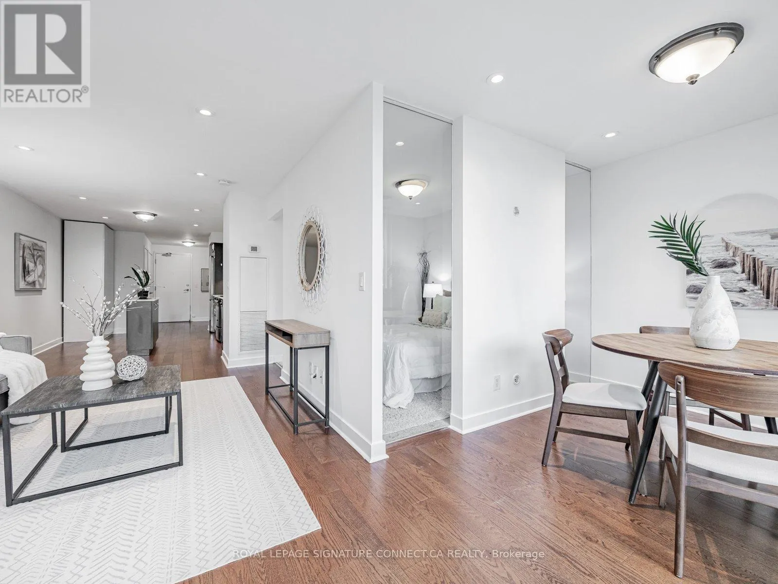 407 - 320 RICHMOND STREET W