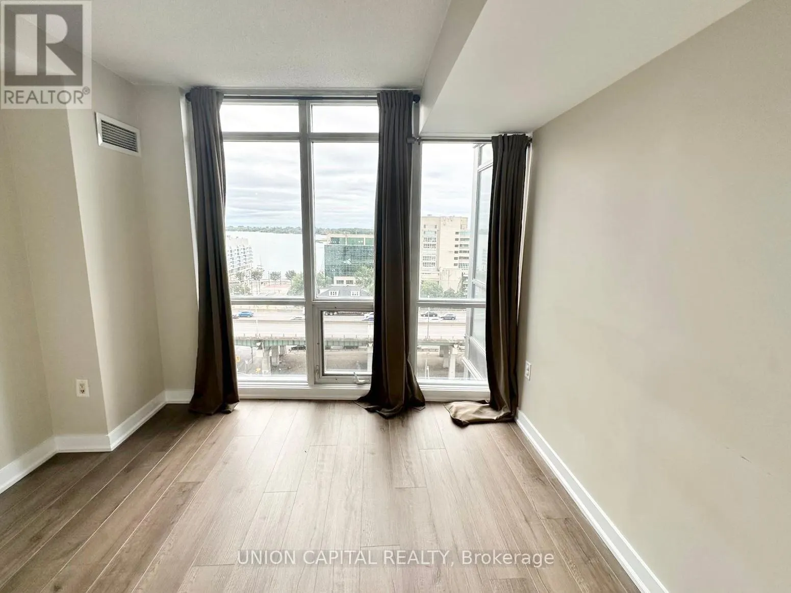 1212 - 11 BRUNEL COURT