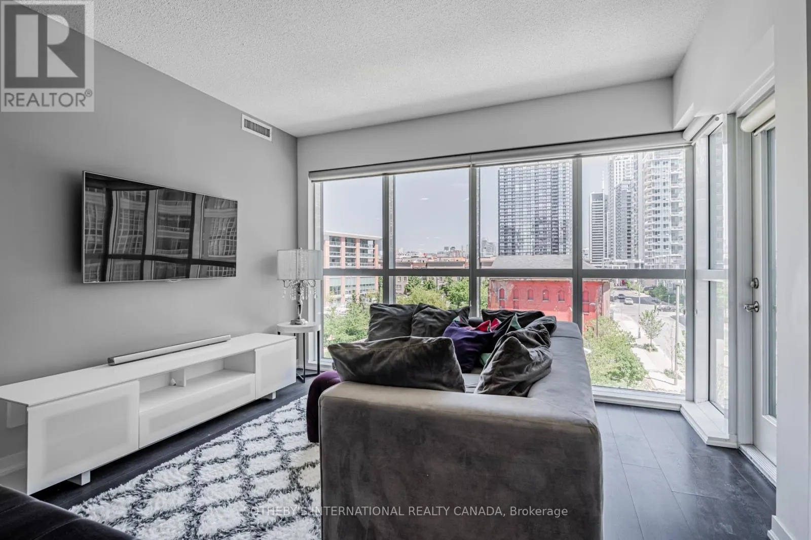 404 - 69 LYNN WILLIAMS STREET