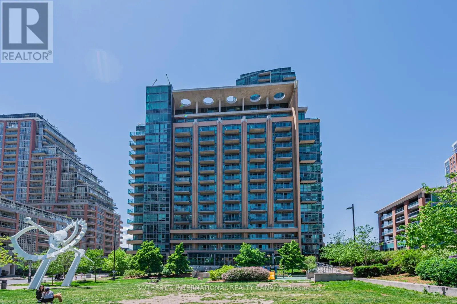 404 - 69 LYNN WILLIAMS STREET