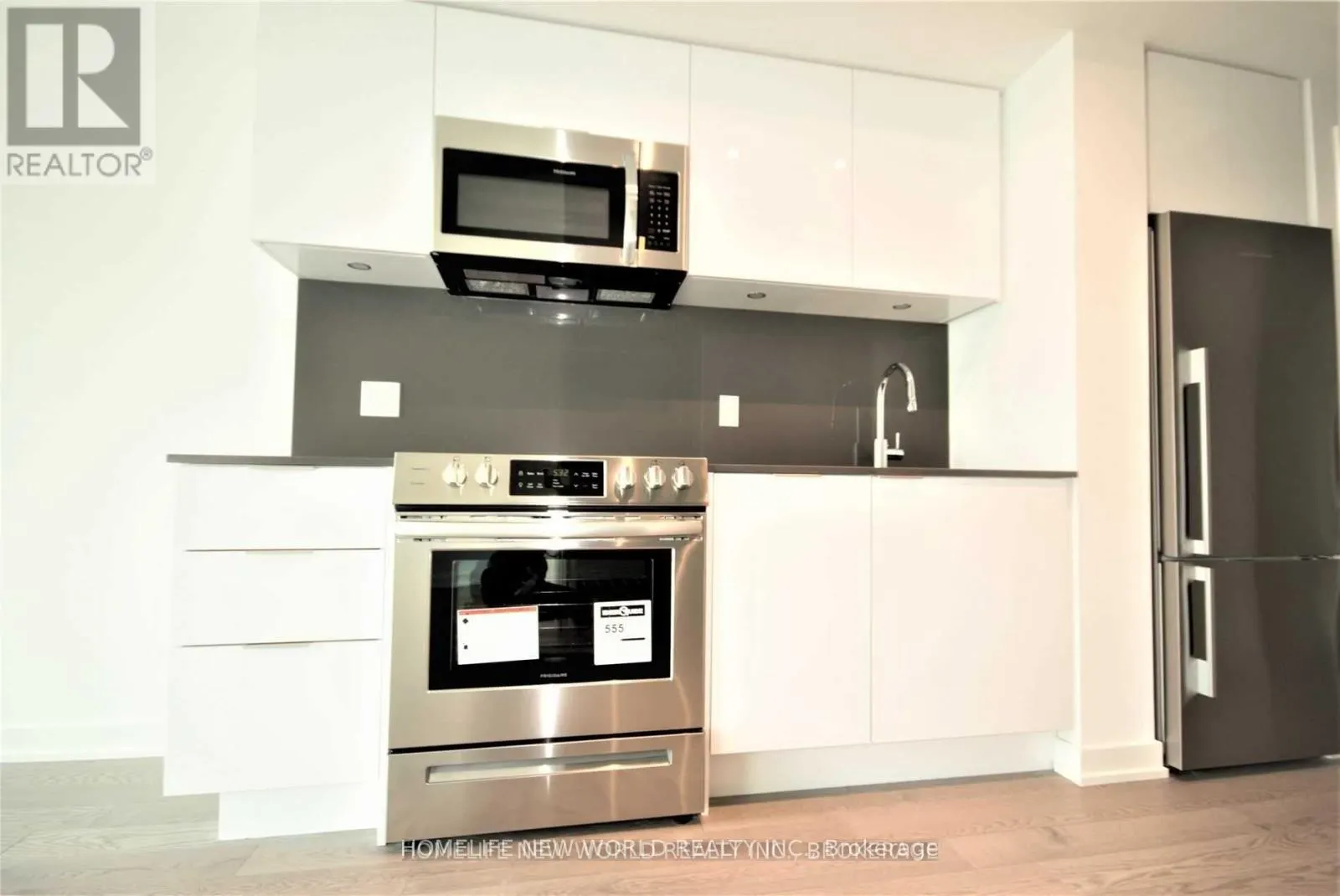 2015 - 25 RICHMOND STREET E