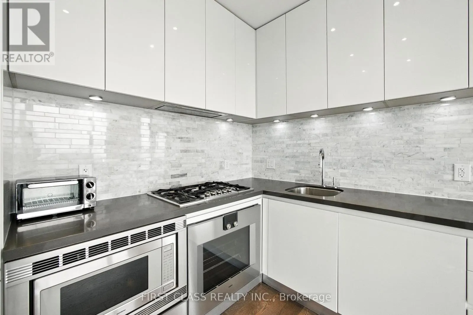 4804 - 42 CHARLES STREET E