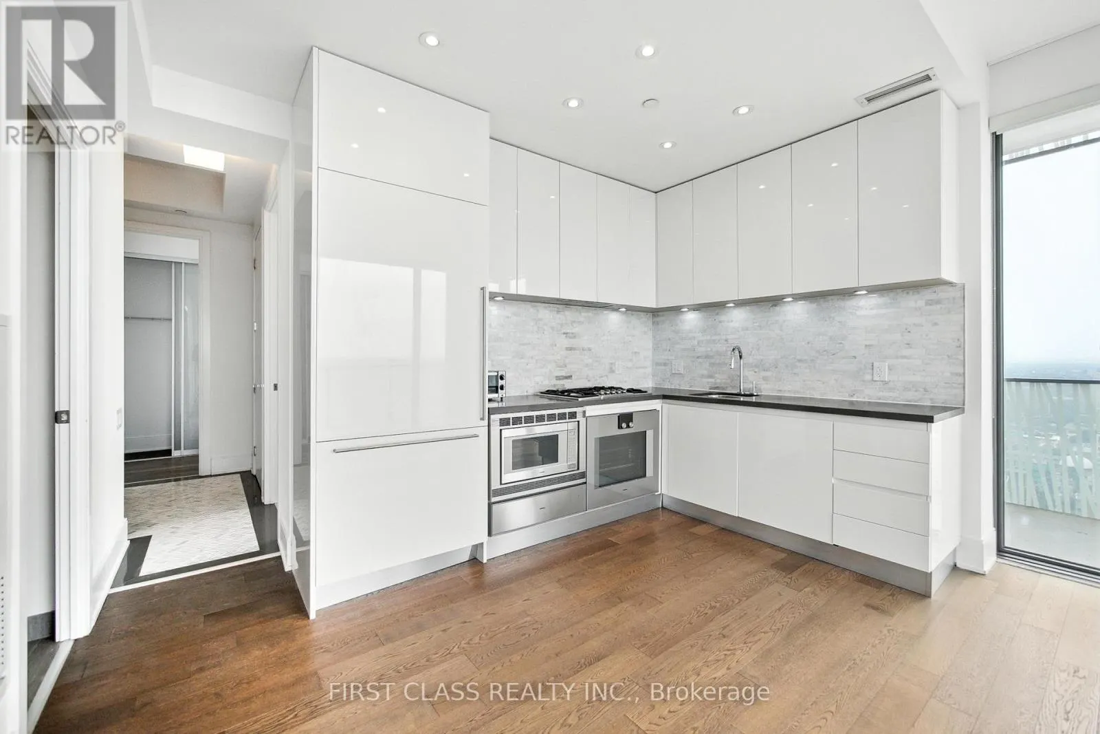 4804 - 42 CHARLES STREET E