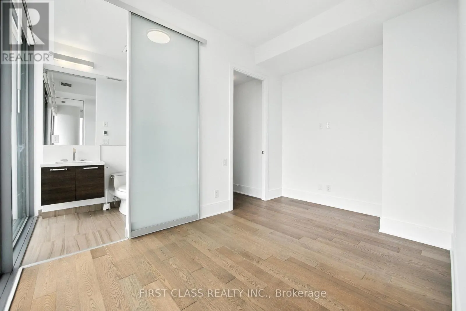 4804 - 42 CHARLES STREET E