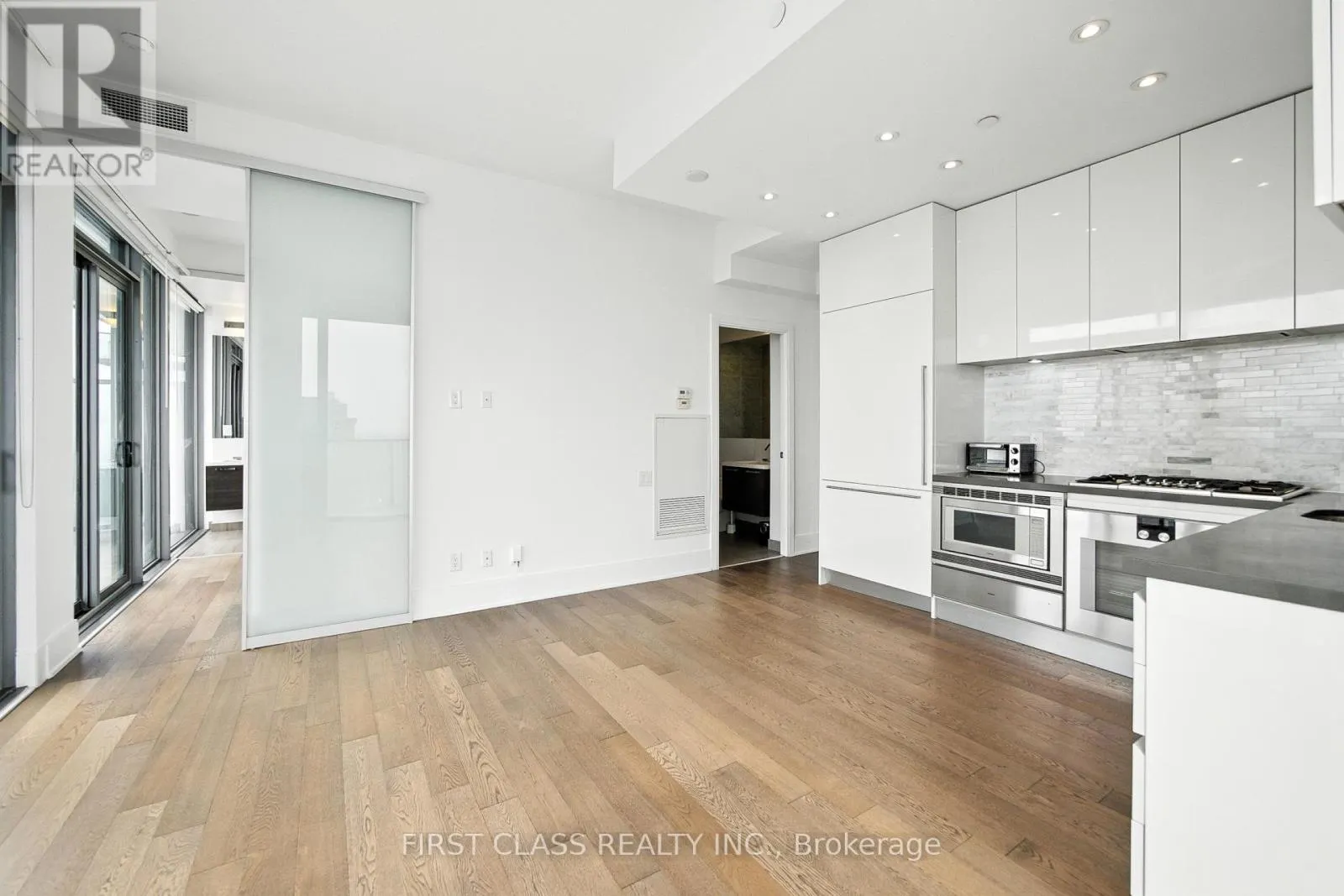 4804 - 42 CHARLES STREET E