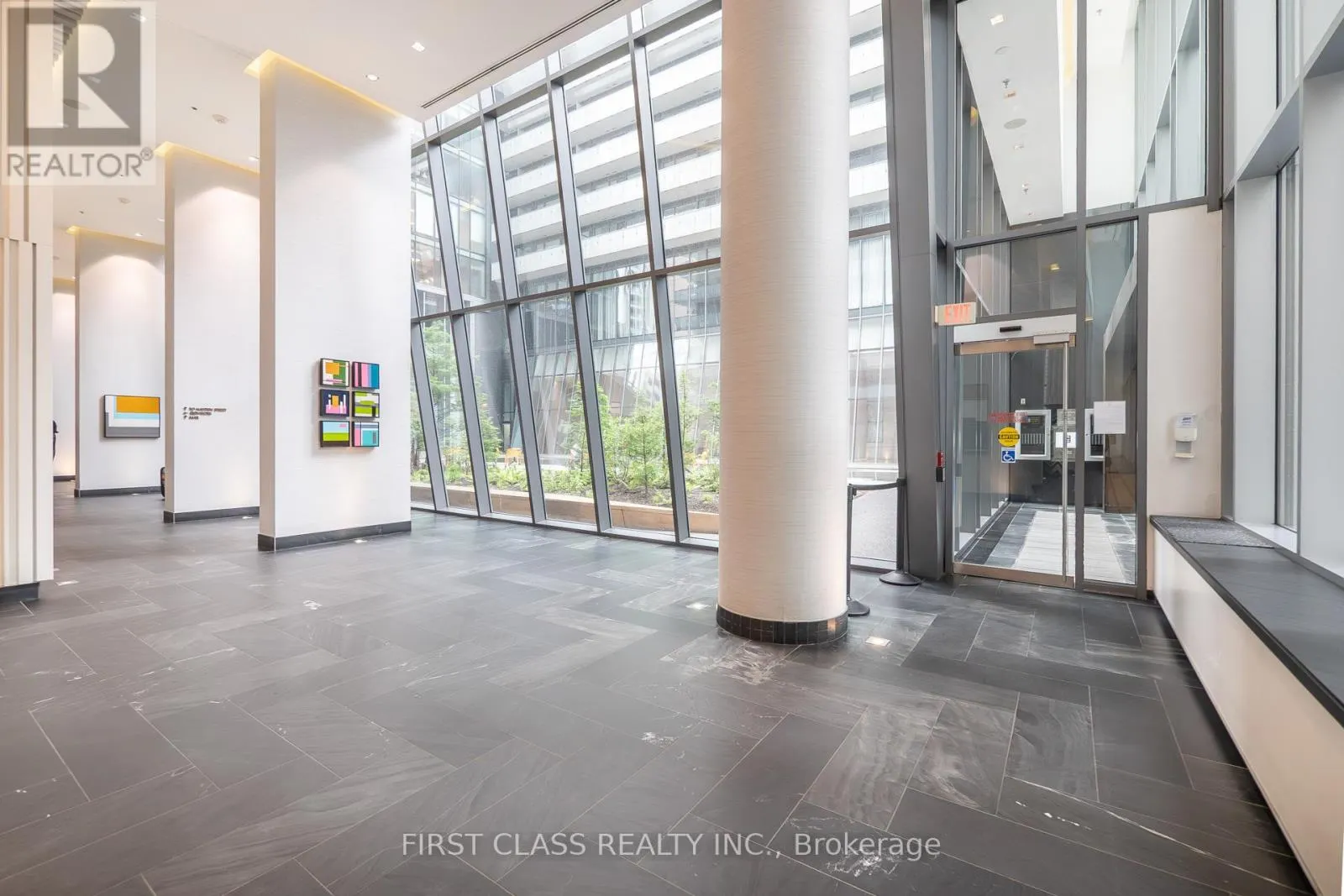 4804 - 42 CHARLES STREET E