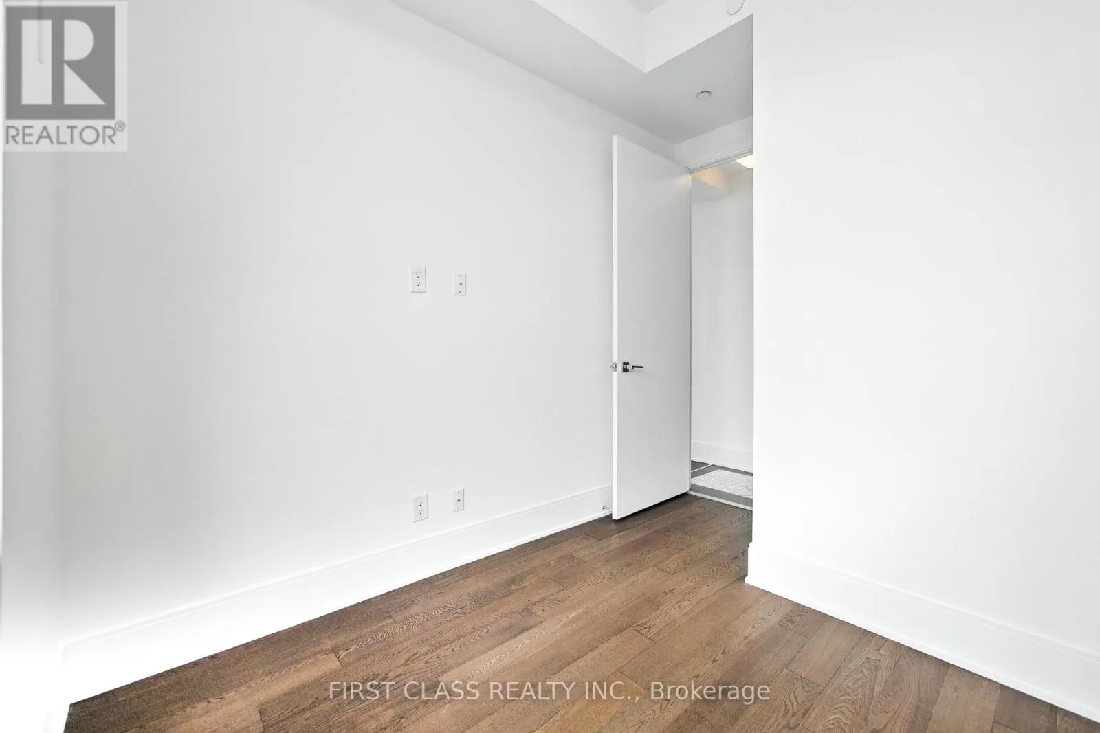 4804 - 42 CHARLES STREET E