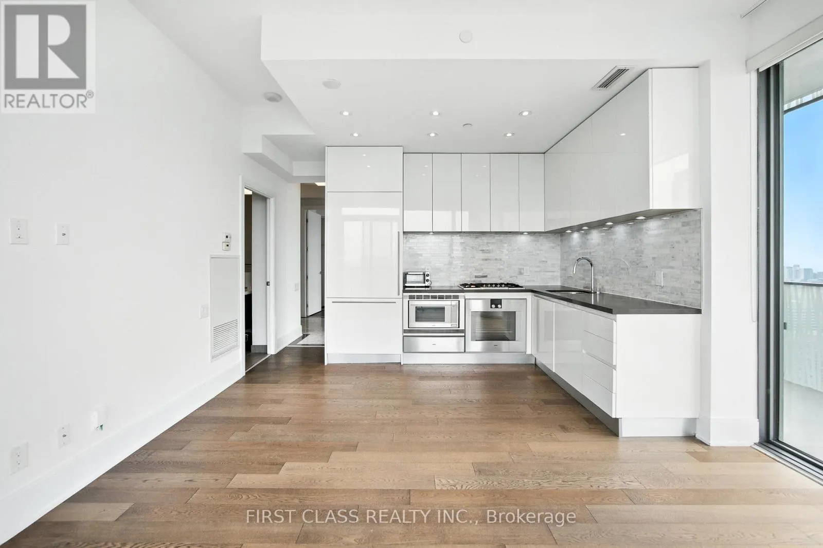 4804 - 42 CHARLES STREET E