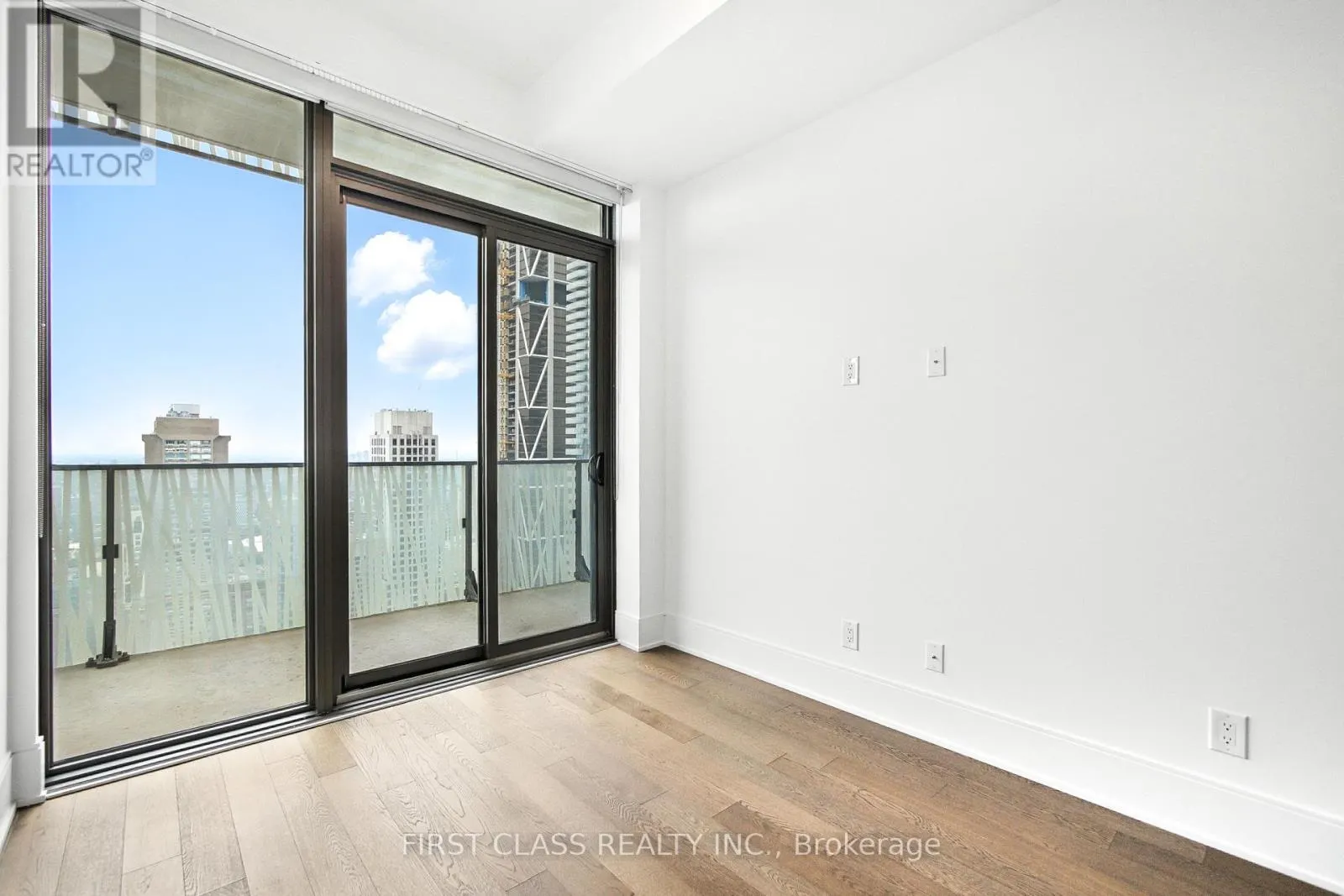 4804 - 42 CHARLES STREET E