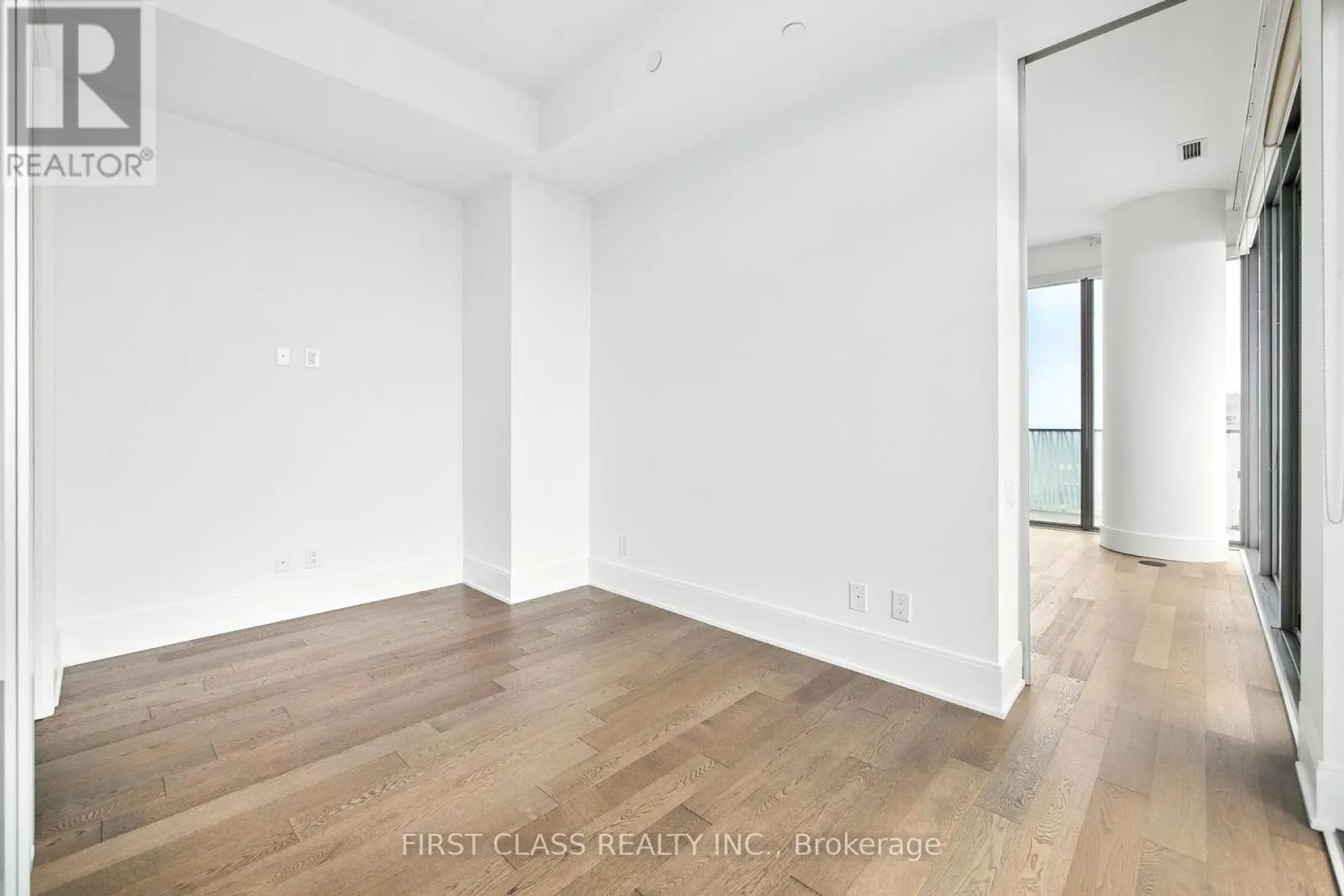 4804 - 42 CHARLES STREET E