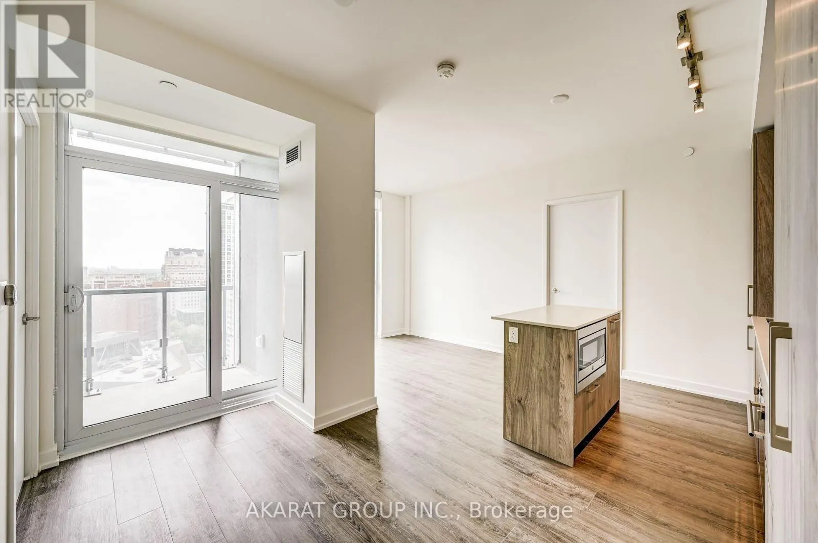 1711 - 1 YORKVILLE AVENUE