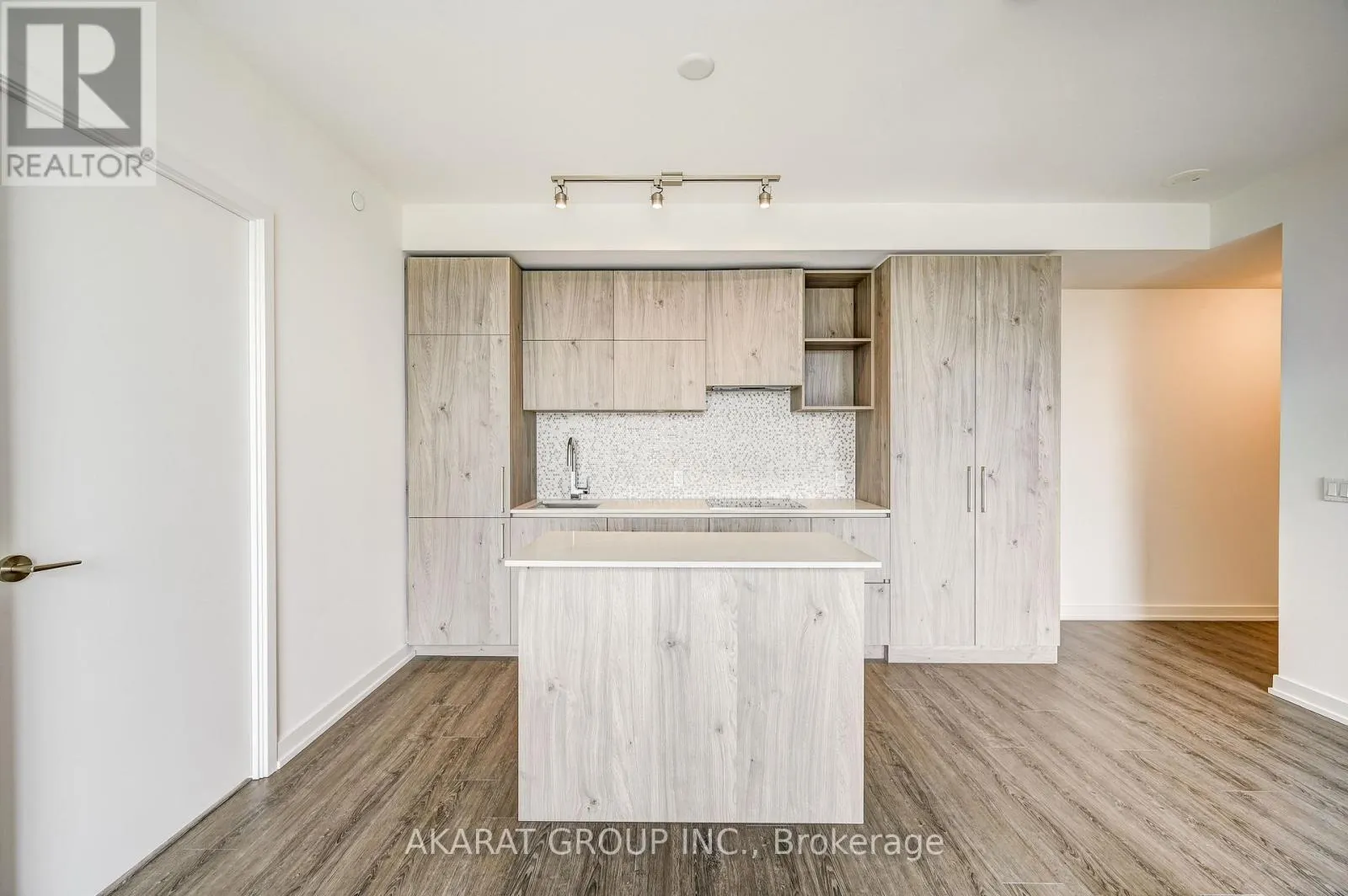 1711 - 1 YORKVILLE AVENUE