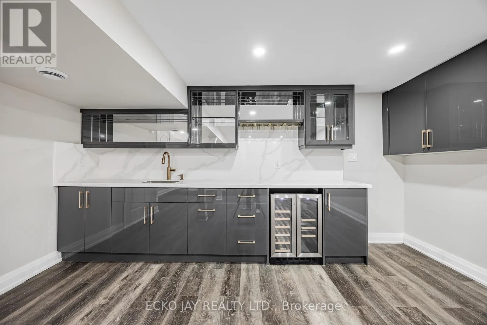 32 HIRONDELLE PLACE
