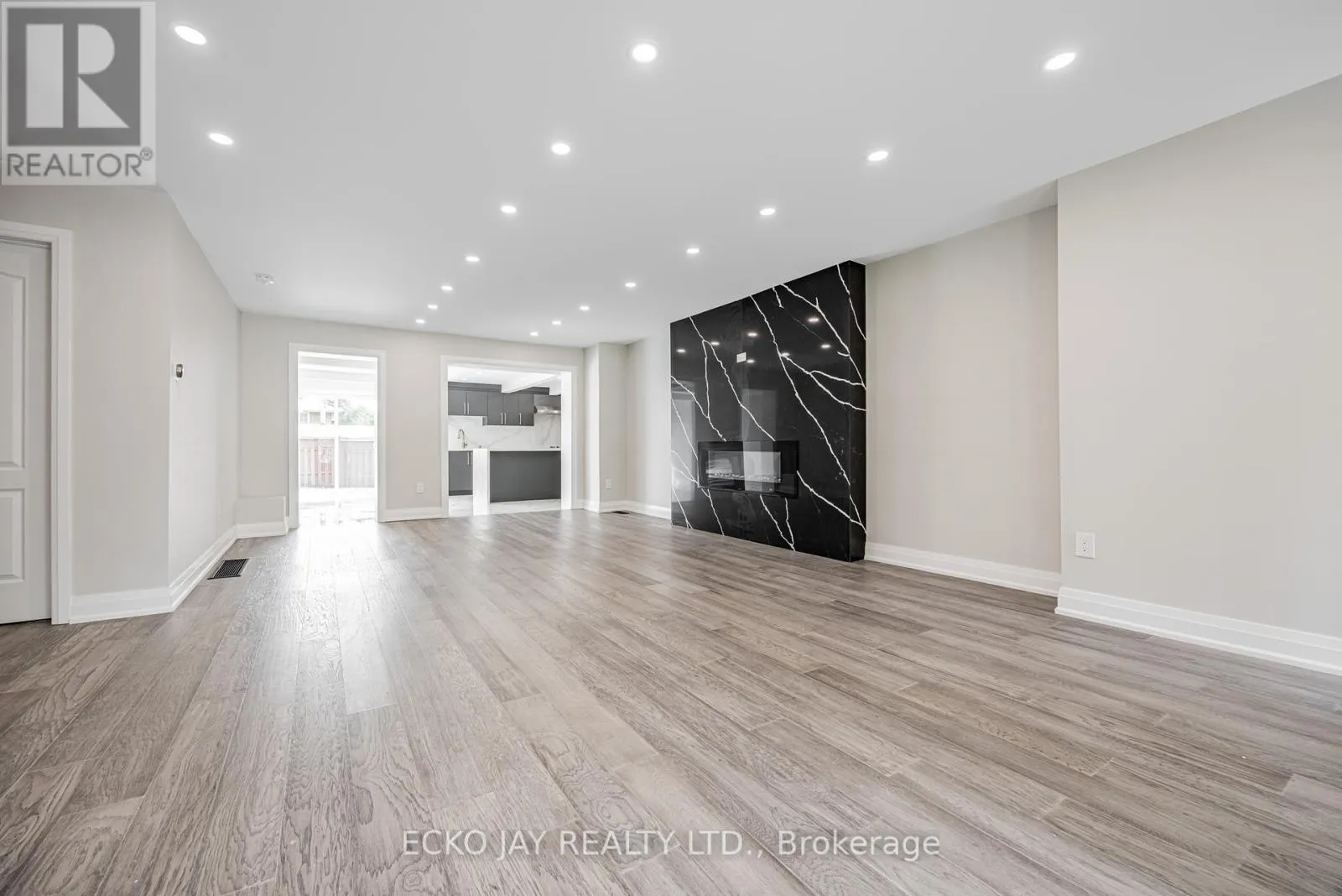 32 HIRONDELLE PLACE