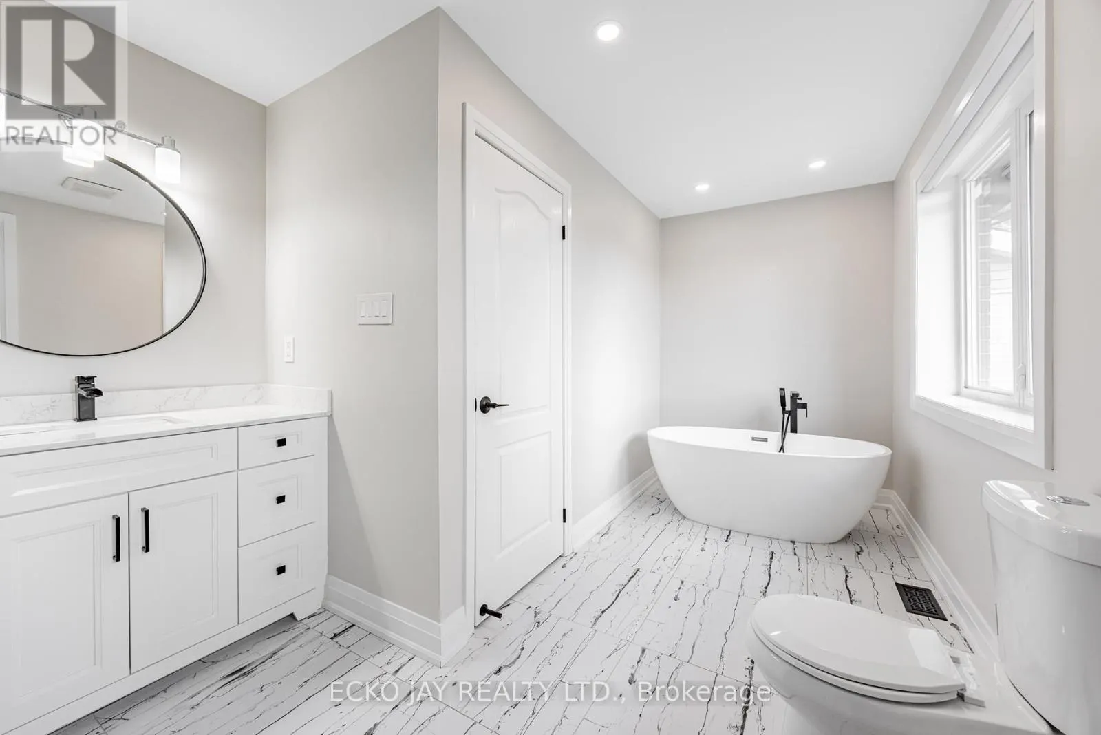 32 HIRONDELLE PLACE