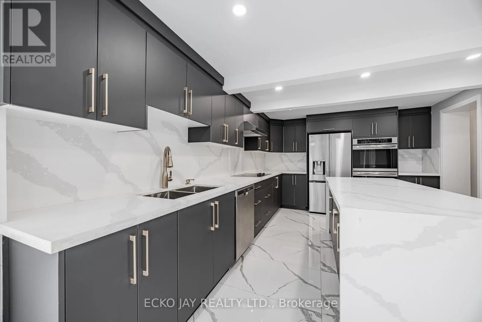 32 HIRONDELLE PLACE