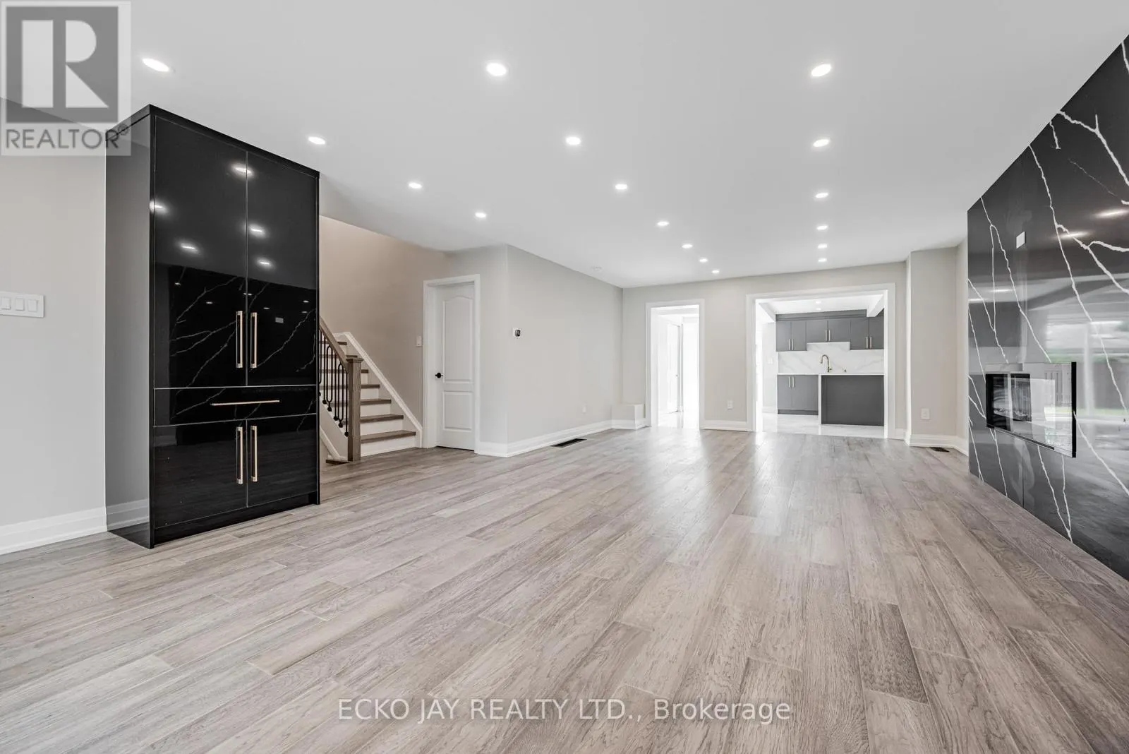 32 HIRONDELLE PLACE