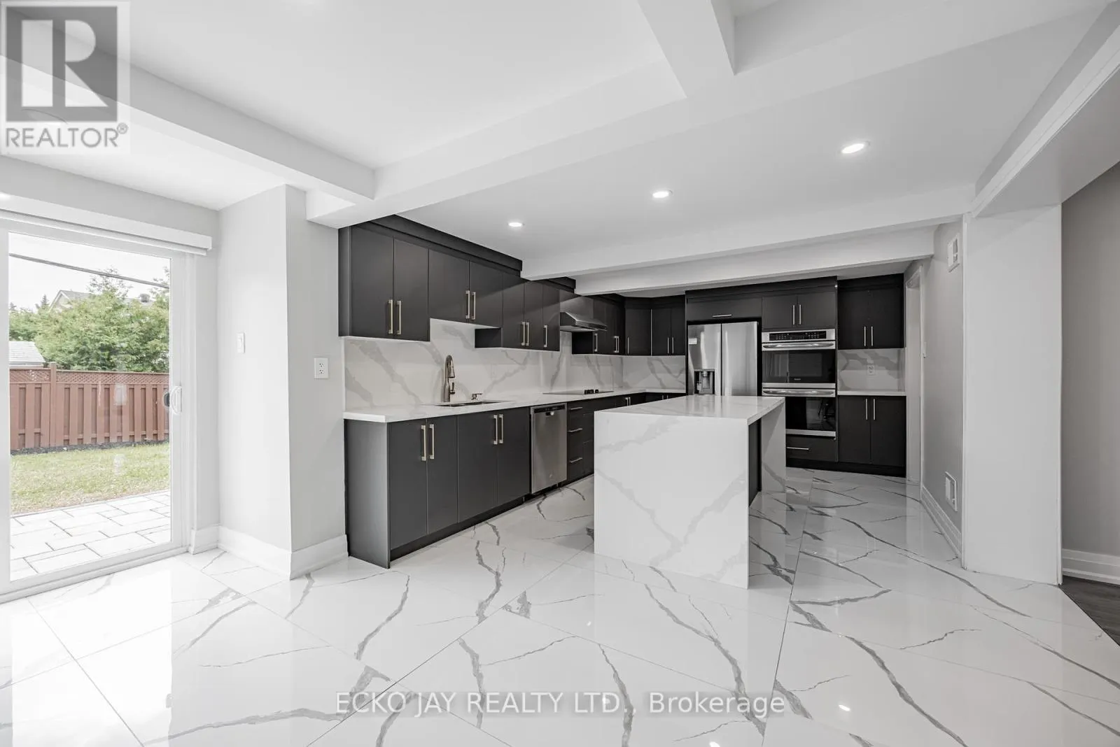 32 HIRONDELLE PLACE