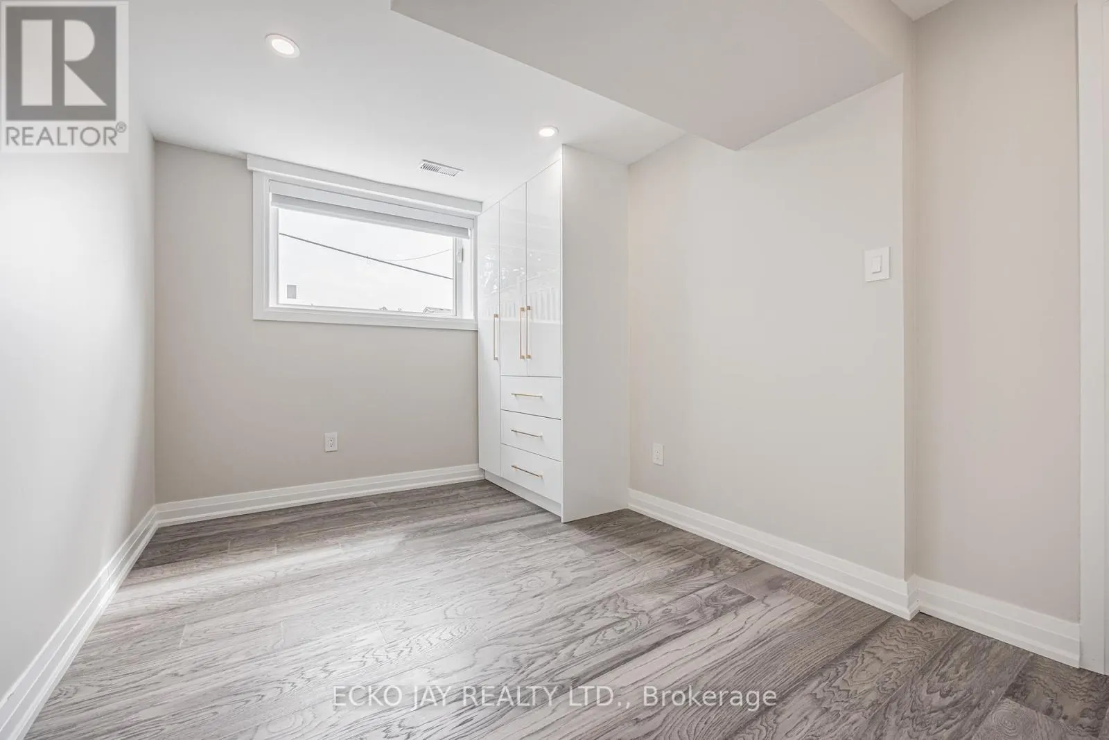 32 HIRONDELLE PLACE