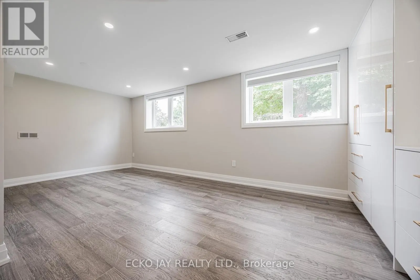 32 HIRONDELLE PLACE