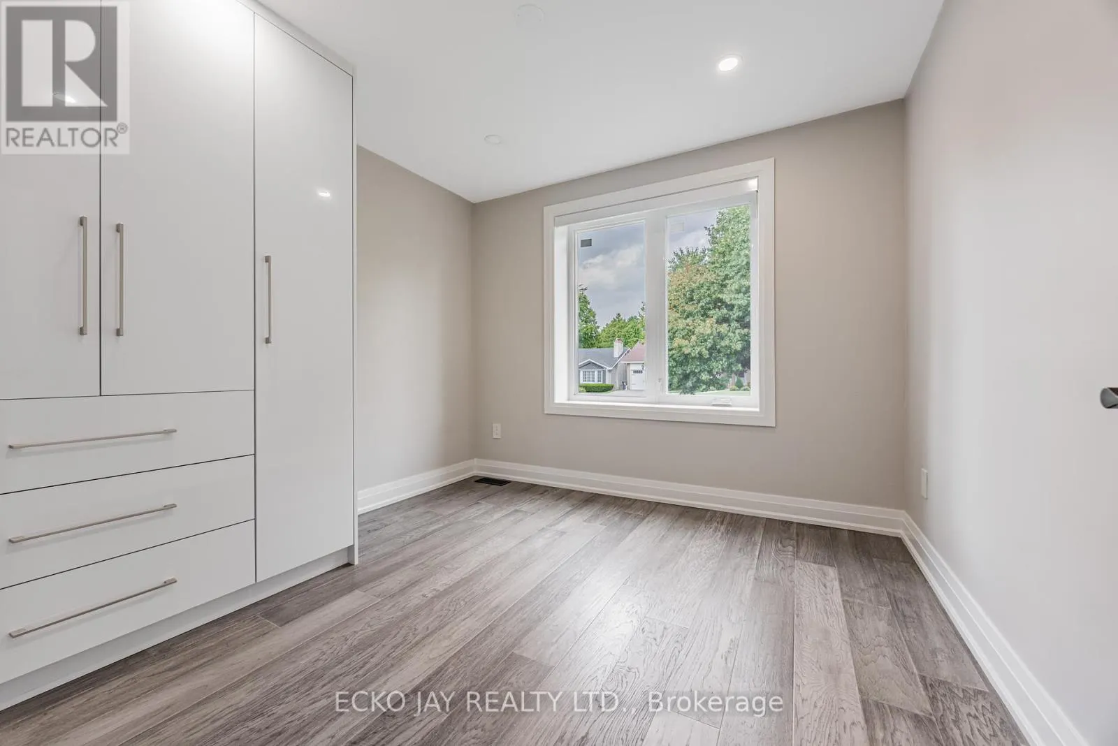 32 HIRONDELLE PLACE
