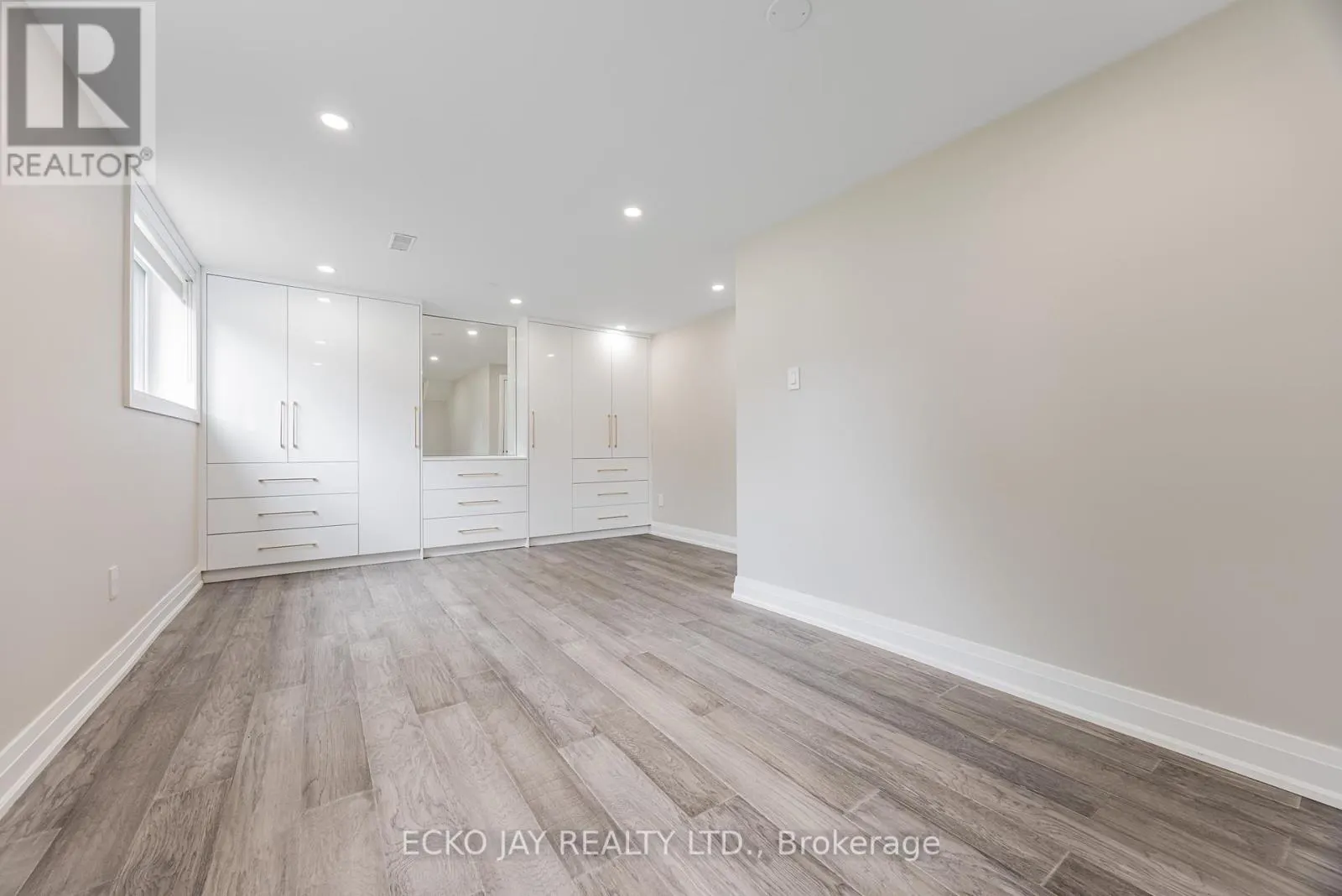 32 HIRONDELLE PLACE