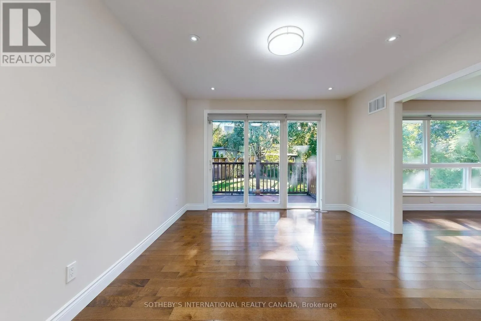 11 TETBURY CRESCENT