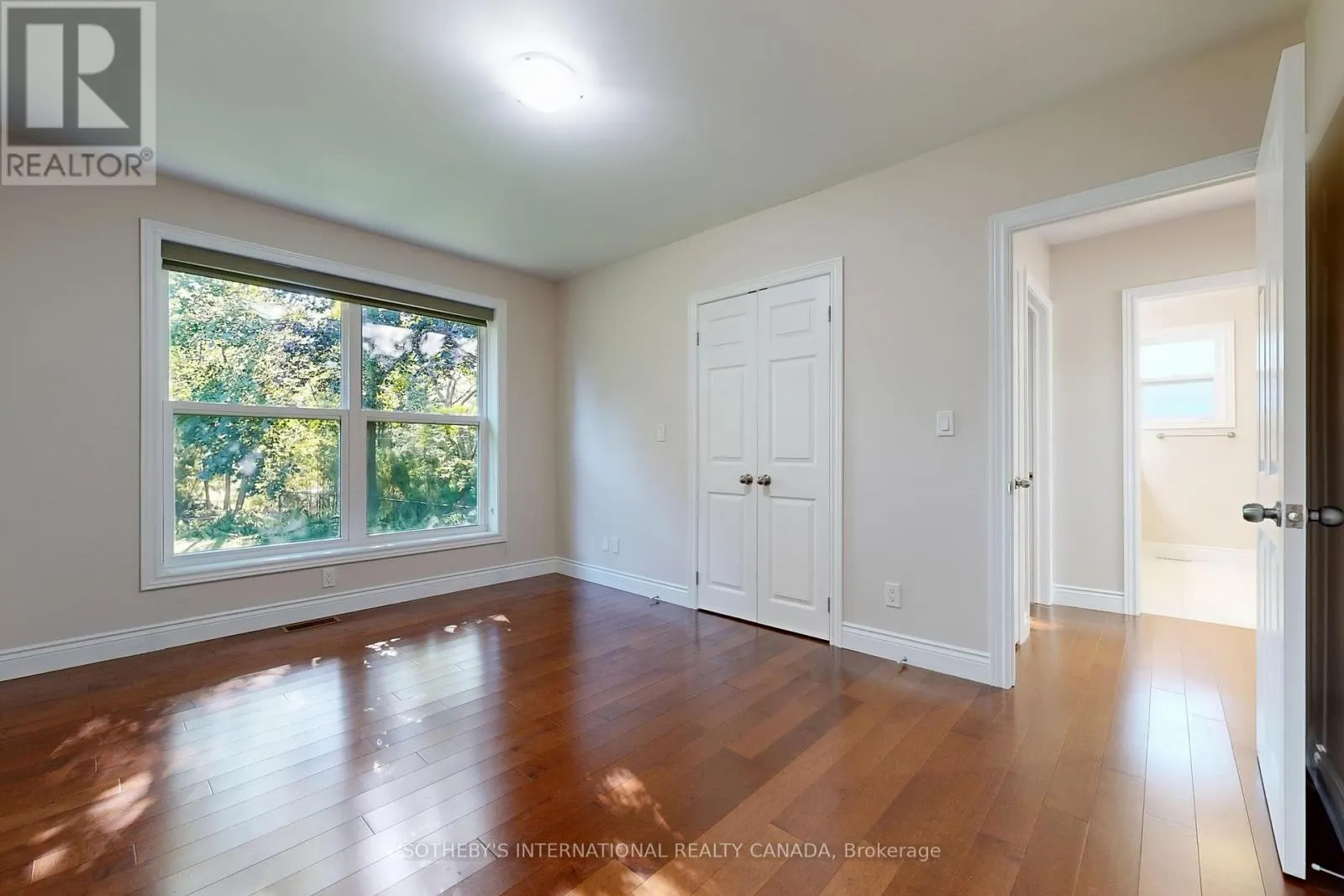 11 TETBURY CRESCENT